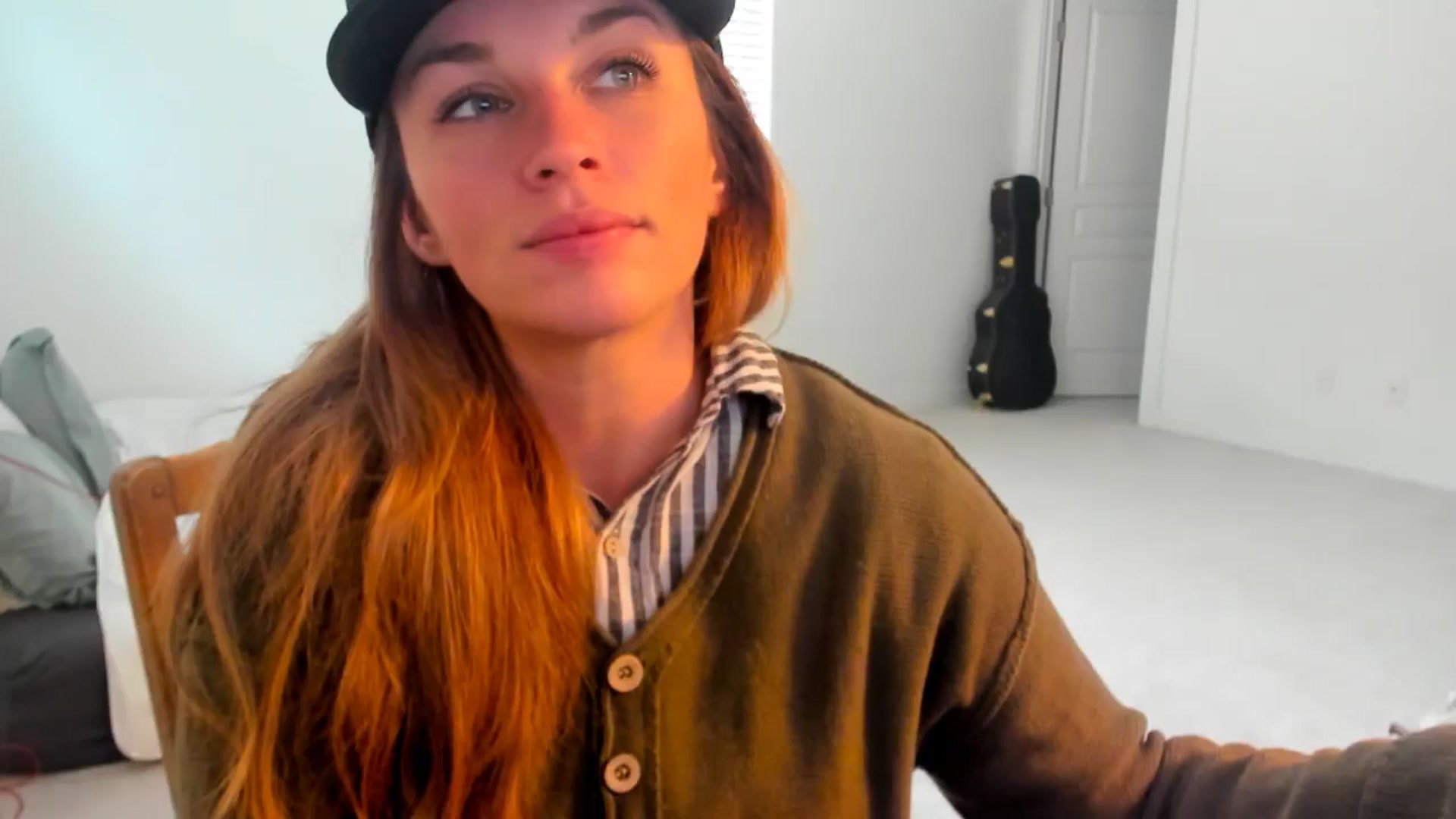 Gallery image thumbnail from adrey_'s myfreecams stream on, 12/17/2024, 19:05 image 6 of 20