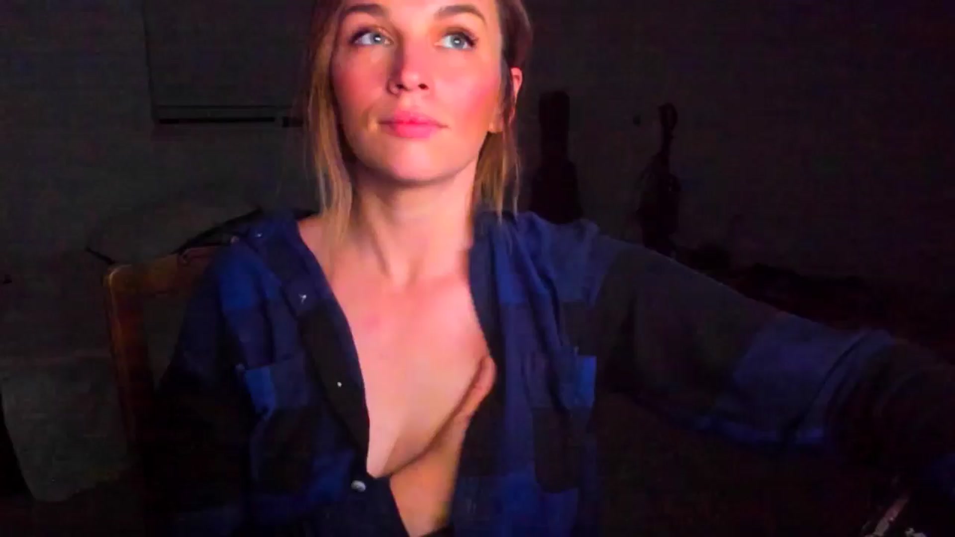 Gallery image thumbnail from adrey_'s myfreecams stream on, 12/22/2024, 04:50 image 17 of 20