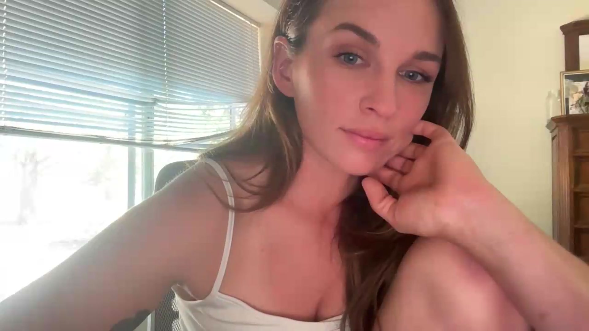 Gallery image thumbnail from adrey_'s myfreecams stream on, 07/03/2026, 23:02 image 6 of 20