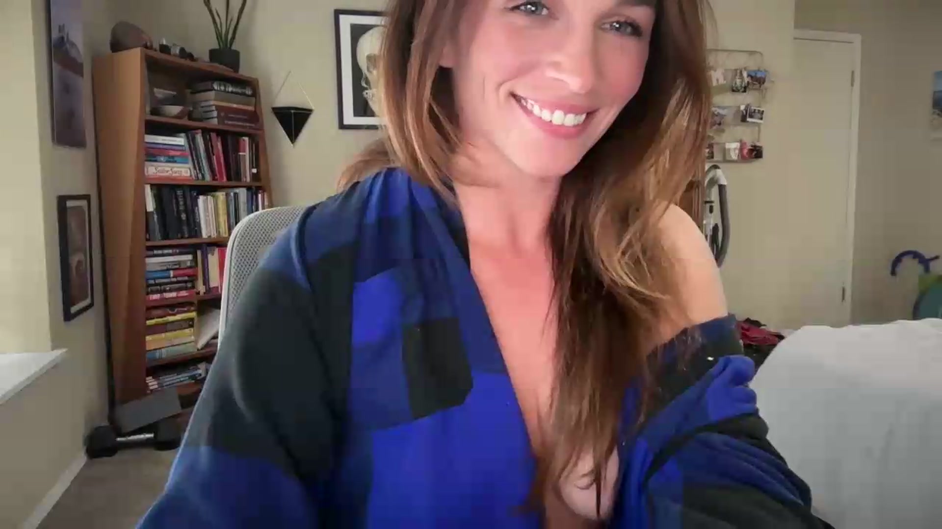 Gallery image thumbnail from adrey_'s myfreecams stream on, 09/15/2026, 21:56 image 15 of 20