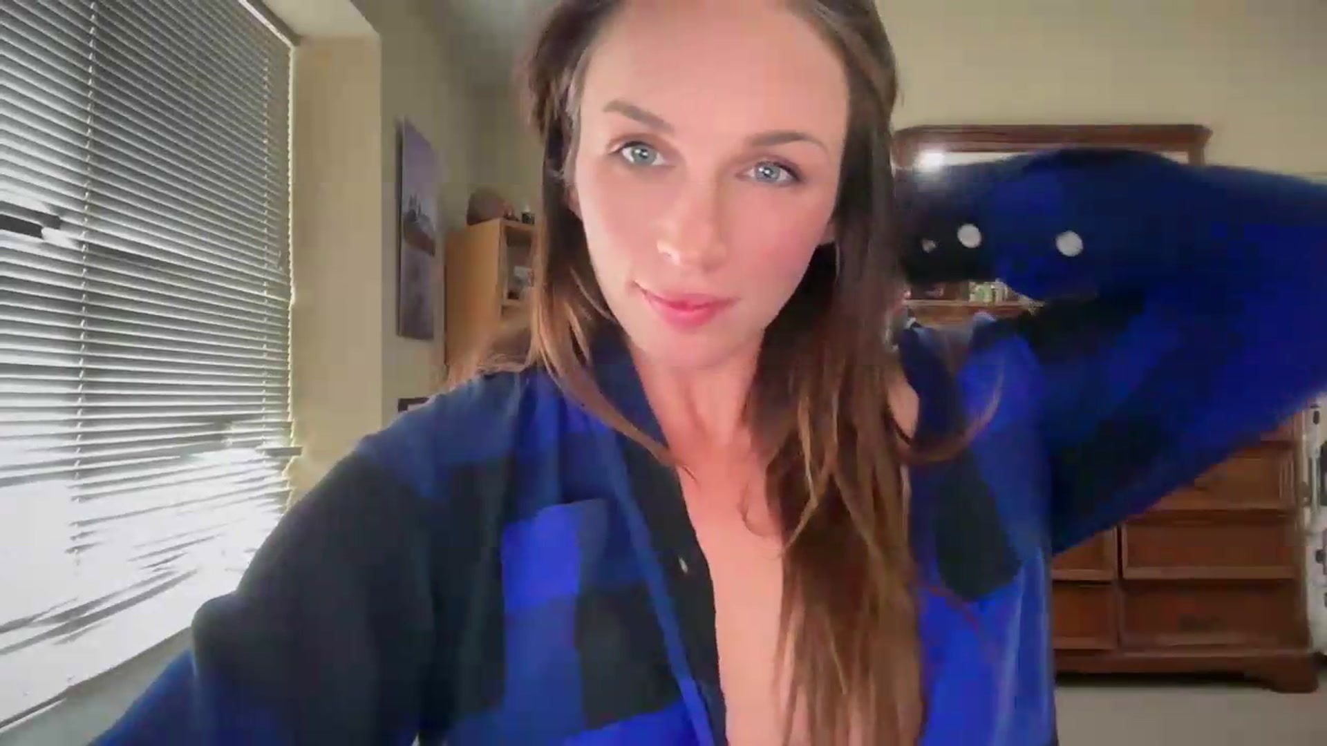 Gallery image thumbnail from adrey_'s myfreecams stream on, 09/15/2026, 21:56 image 13 of 20