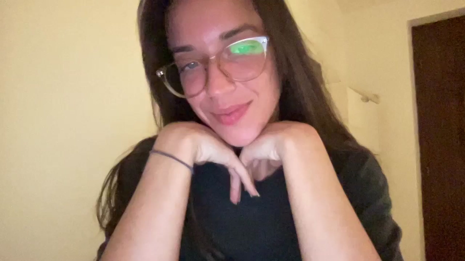 Gallery image thumbnail from adrianavix's myfreecams stream on, 06/01/2025, 01:33 image 17 of 20
