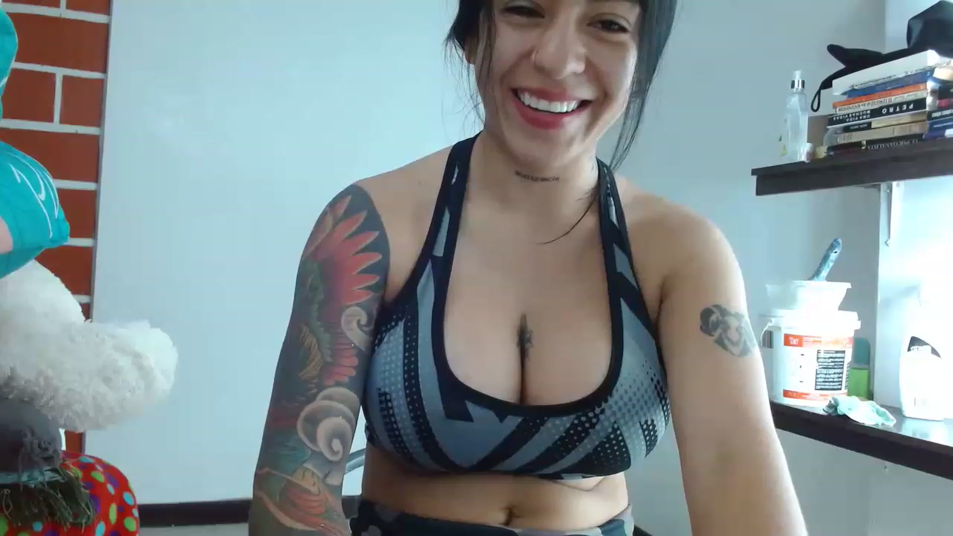 Gallery image thumbnail from afrodita97's myfreecams stream on, 12/29/2022, 16:47 image 10 of 20