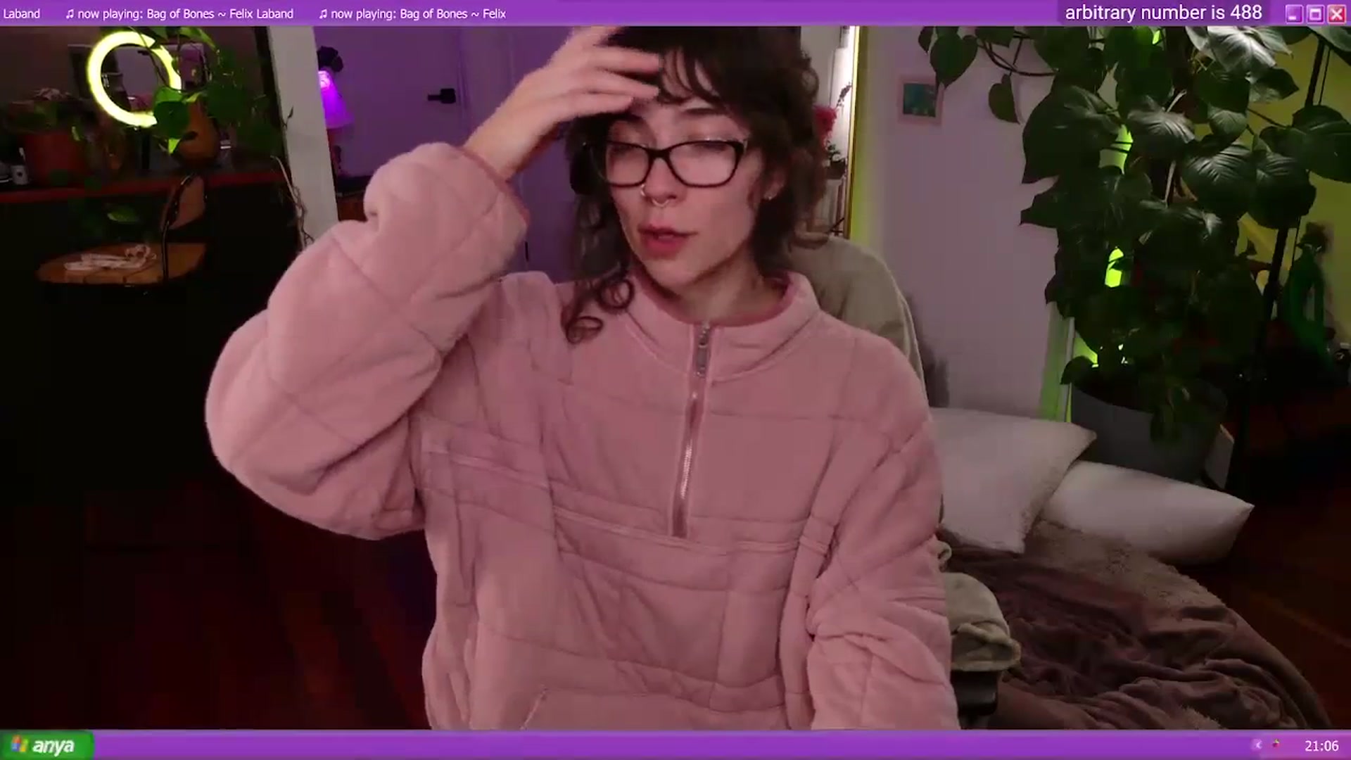 Gallery image thumbnail from afterglow's myfreecams stream on, 04/04/2024, 11:10 image 2 of 20