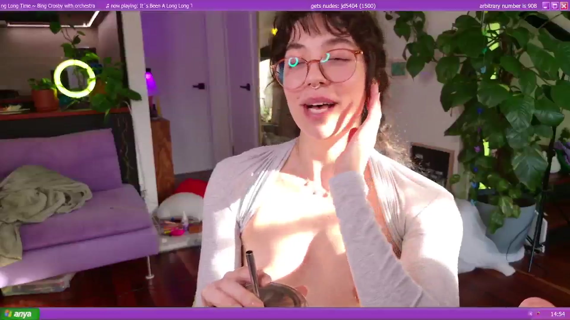 Gallery image thumbnail from afterglow's myfreecams stream on, 06/19/2024, 07:31 image 5 of 20
