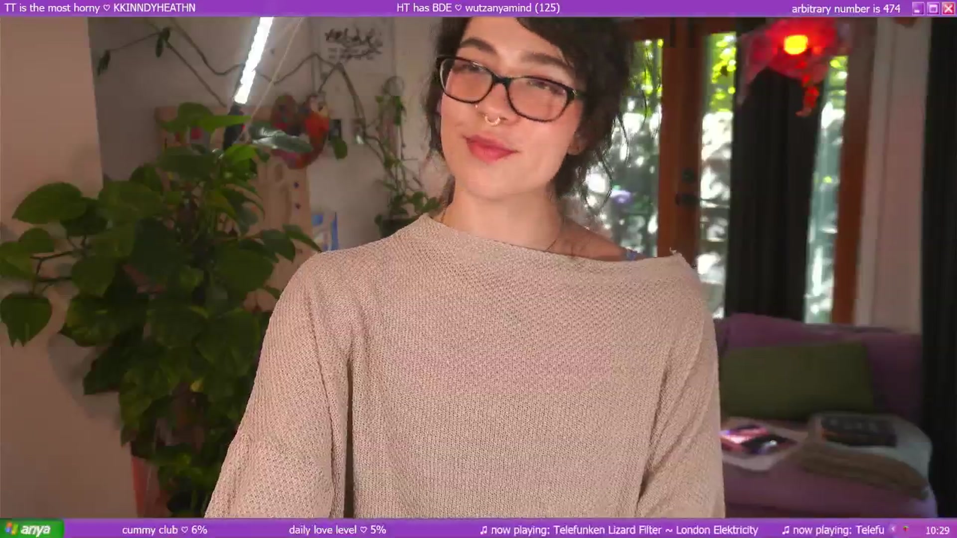 Gallery image thumbnail from afterglow's myfreecams stream on, 04/01/2025, 01:10 image 13 of 20