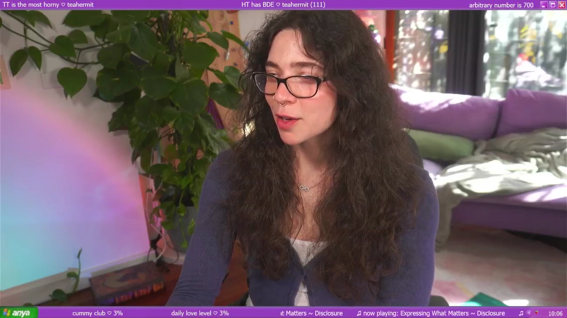 Gallery image thumbnail from afterglow's myfreecams stream on, 04/17/2025, 01:22 image 12 of 20