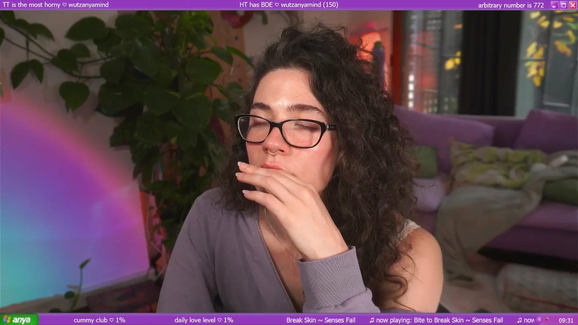Gallery image thumbnail from afterglow's myfreecams stream on, 04/19/2025, 02:06 image 8 of 20