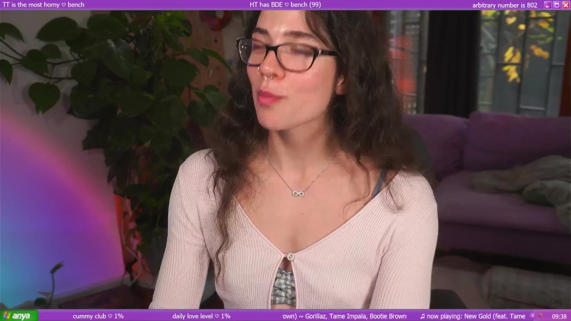 Gallery image thumbnail from afterglow's myfreecams stream on, 04/20/2025, 24:03 image 17 of 20