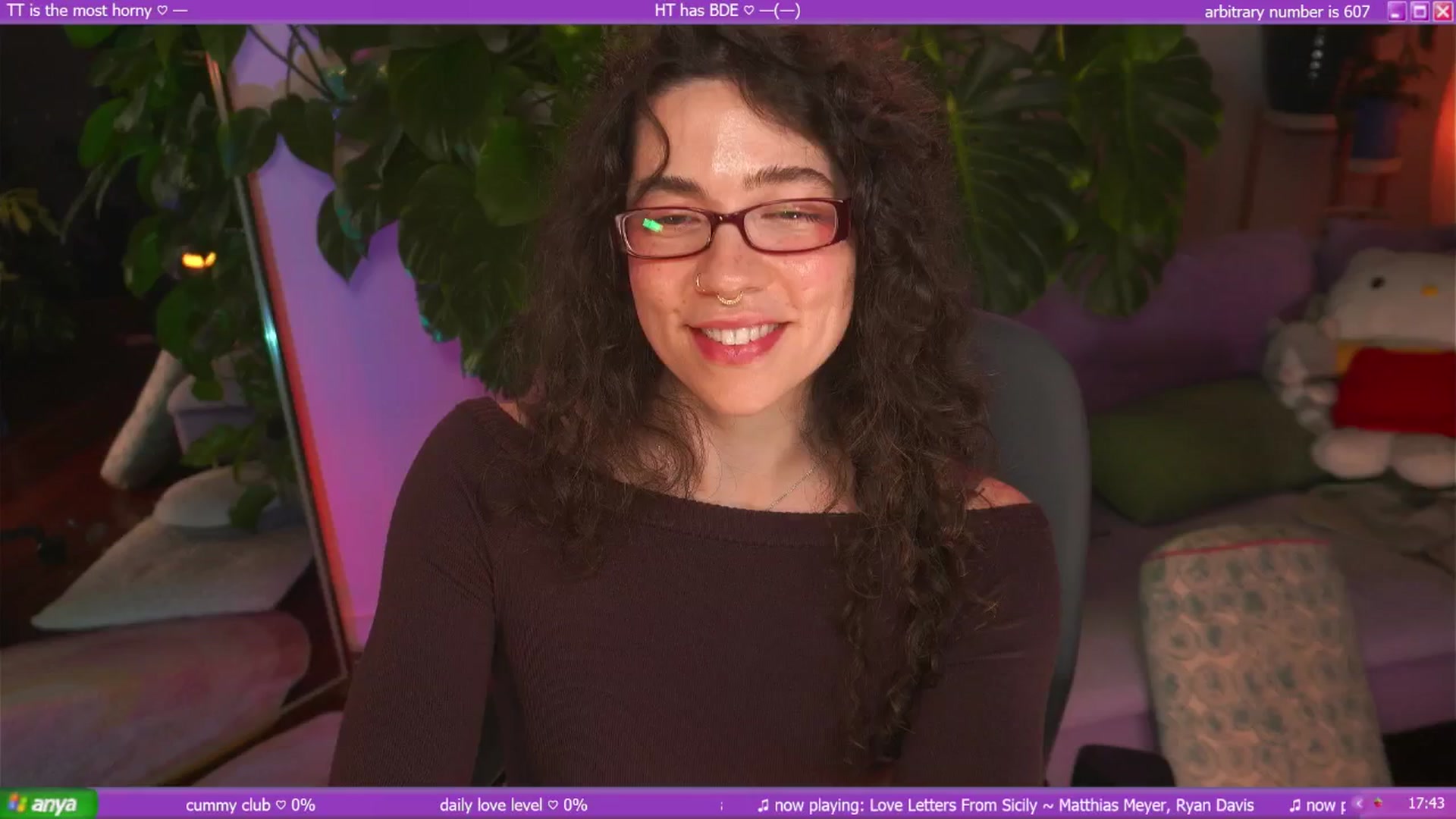 Gallery image thumbnail from afterglow's myfreecams stream on, 06/28/2025, 10:14 image 1 of 20