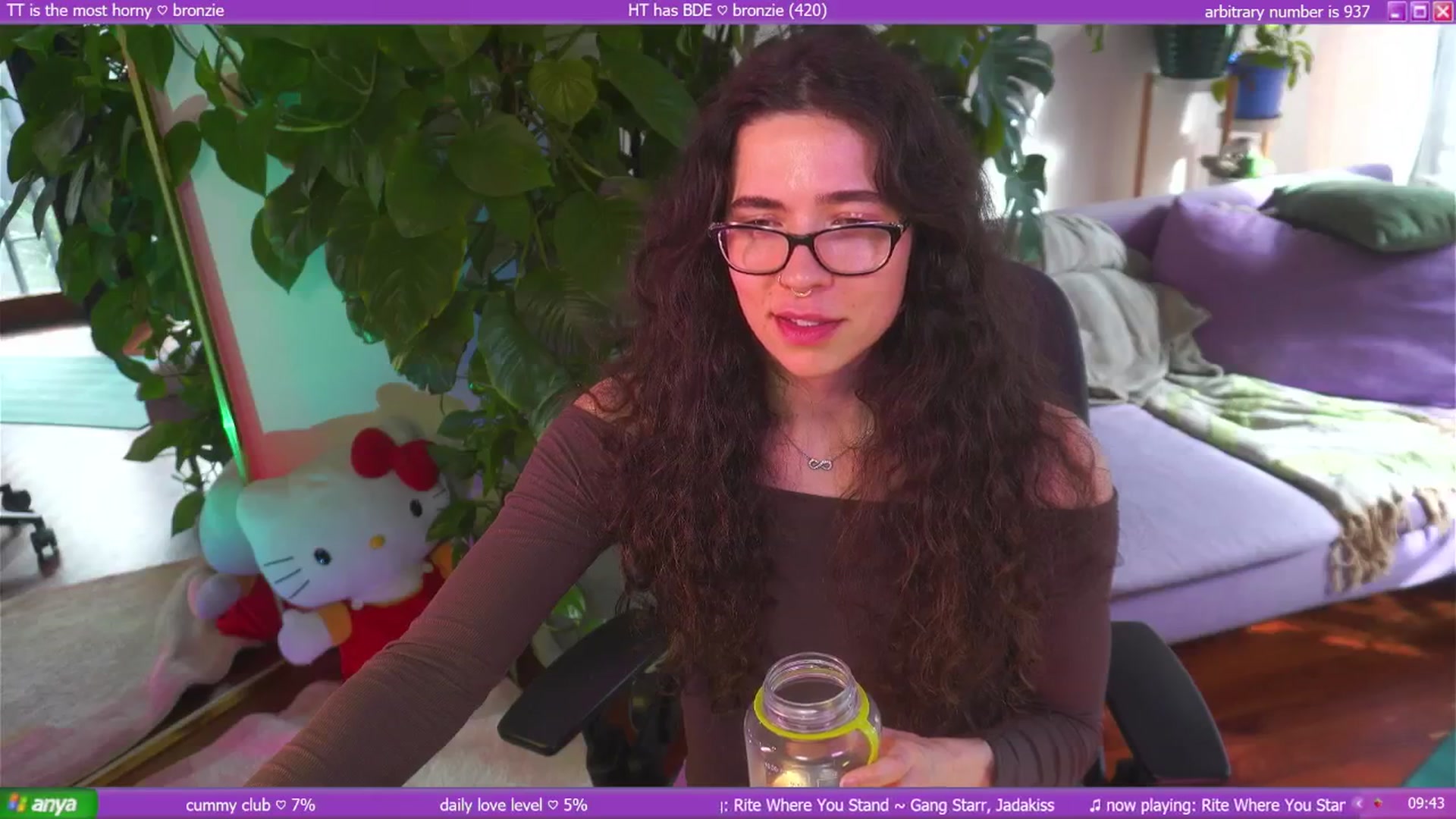 Gallery image thumbnail from afterglow's myfreecams stream on, 08/29/2025, 24:03 image 10 of 20