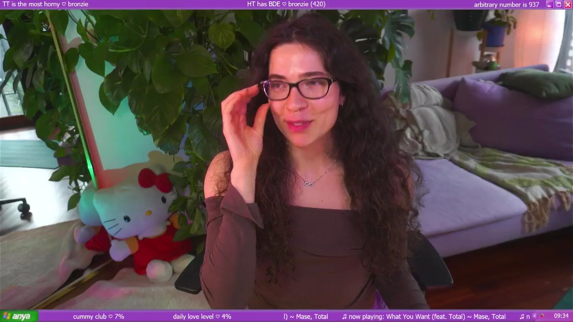 Gallery image thumbnail from afterglow's myfreecams stream on, 08/29/2025, 24:03 image 4 of 20