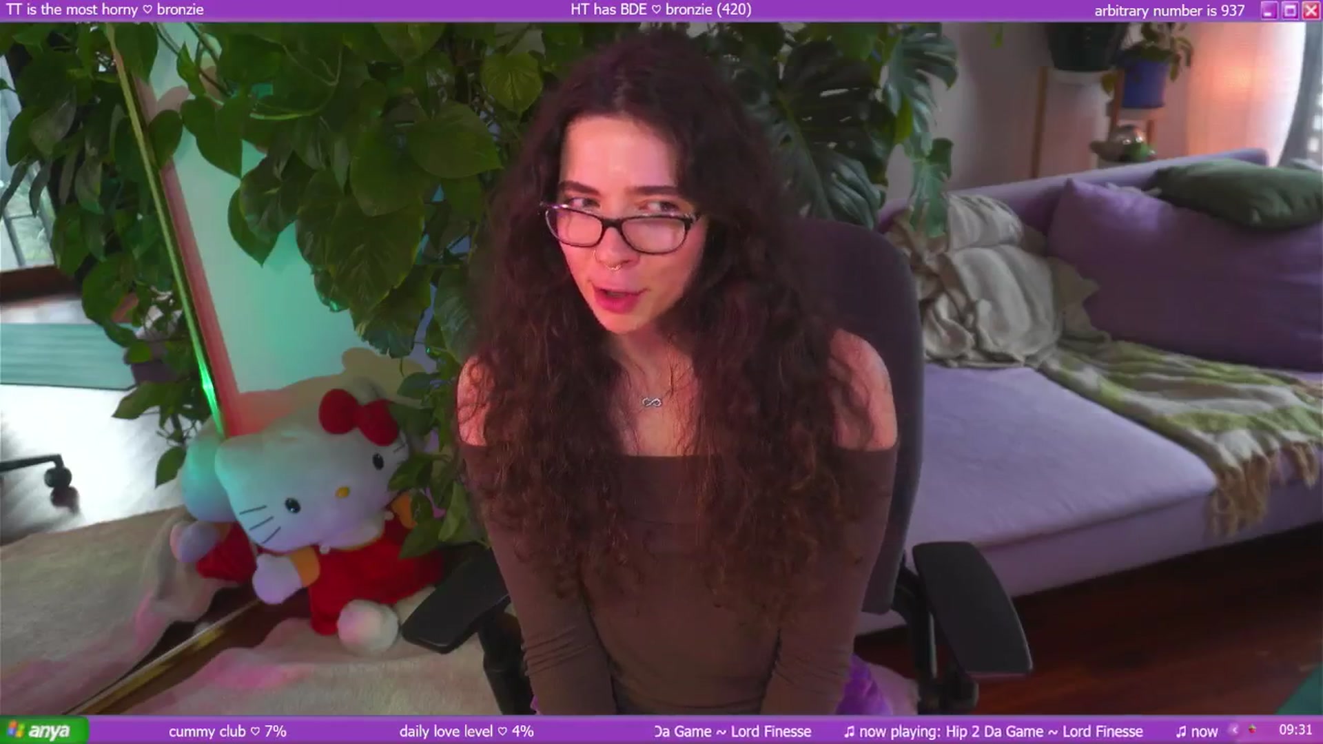 Gallery image thumbnail from afterglow's myfreecams stream on, 08/29/2025, 24:03 image 2 of 20