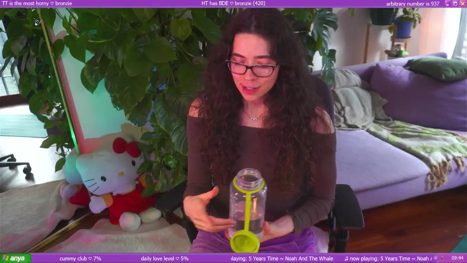 Gallery image thumbnail from afterglow's myfreecams stream on, 08/29/2025, 24:03 image 11 of 20