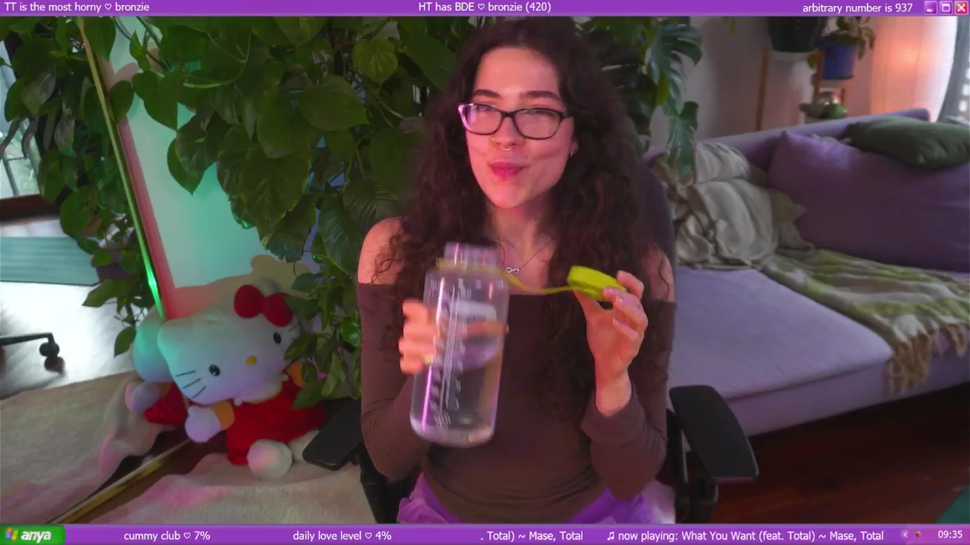 Gallery image thumbnail from afterglow's myfreecams stream on, 08/29/2025, 24:03 image 5 of 20