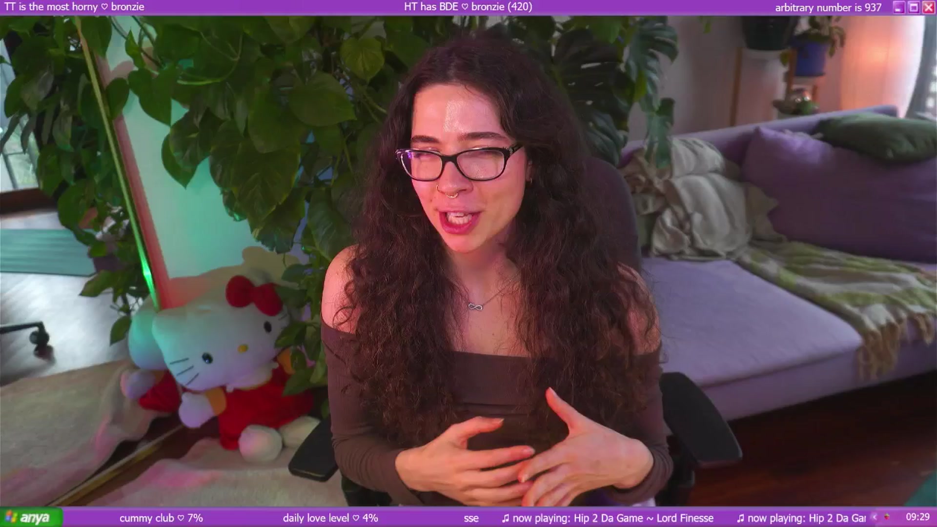 Gallery image thumbnail from afterglow's myfreecams stream on, 08/29/2025, 24:03 image 1 of 20