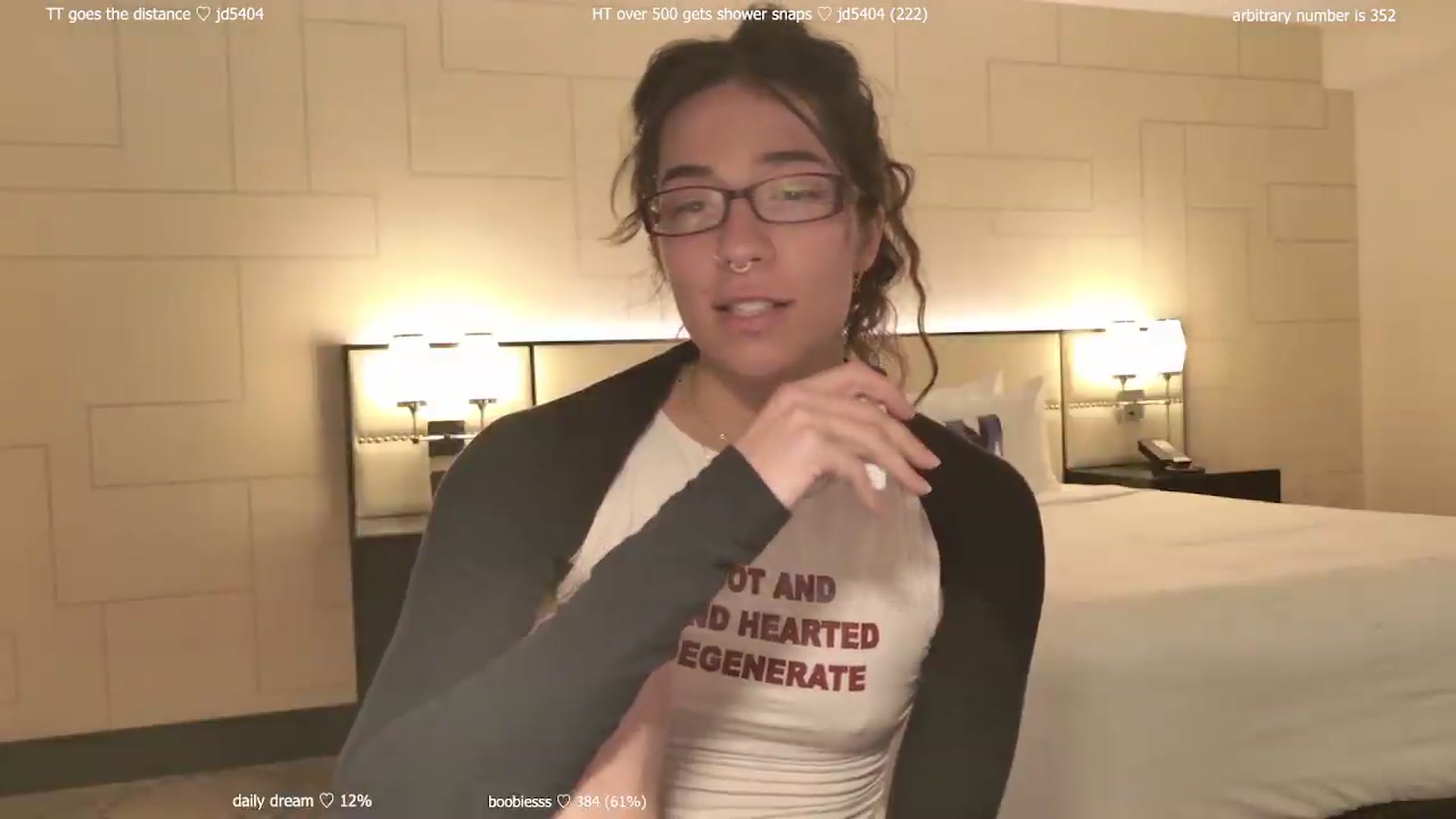 Gallery image thumbnail from afterglow's myfreecams stream on, 05/22/2026, 03:51 image 18 of 20