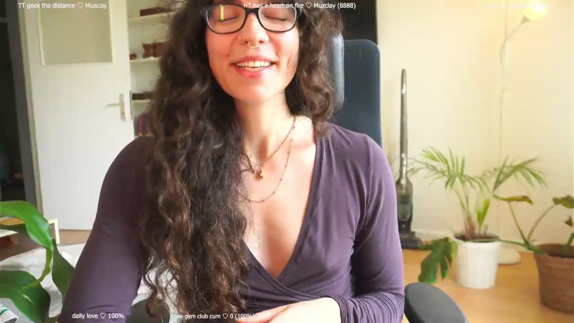Gallery image thumbnail from afterglow's myfreecams stream on, 08/20/2026, 07:58 image 19 of 20