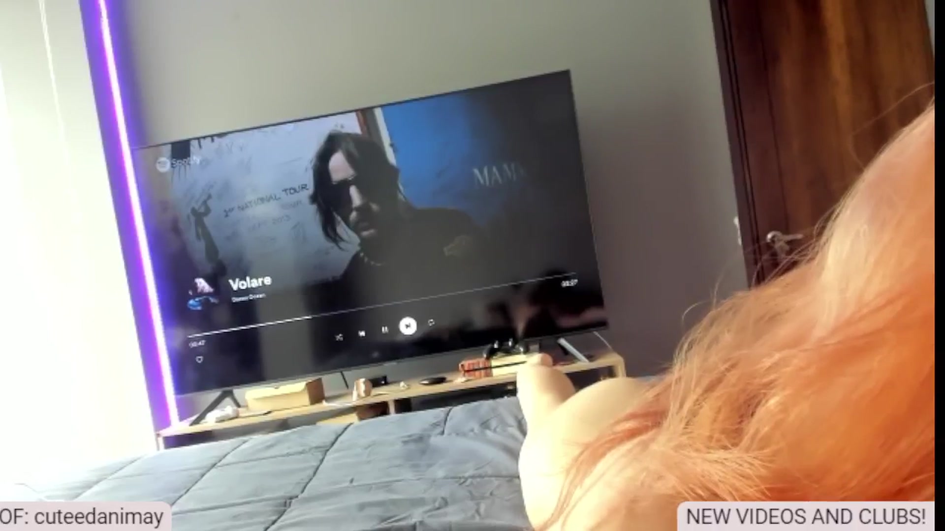 Gallery image thumbnail from aka_dani's myfreecams stream on, 01/03/2025, 18:37 image 10 of 20