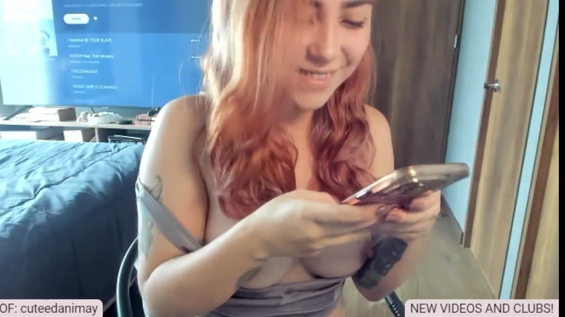 Gallery image thumbnail from aka_dani's myfreecams stream on, 01/06/2025, 16:42 image 16 of 20