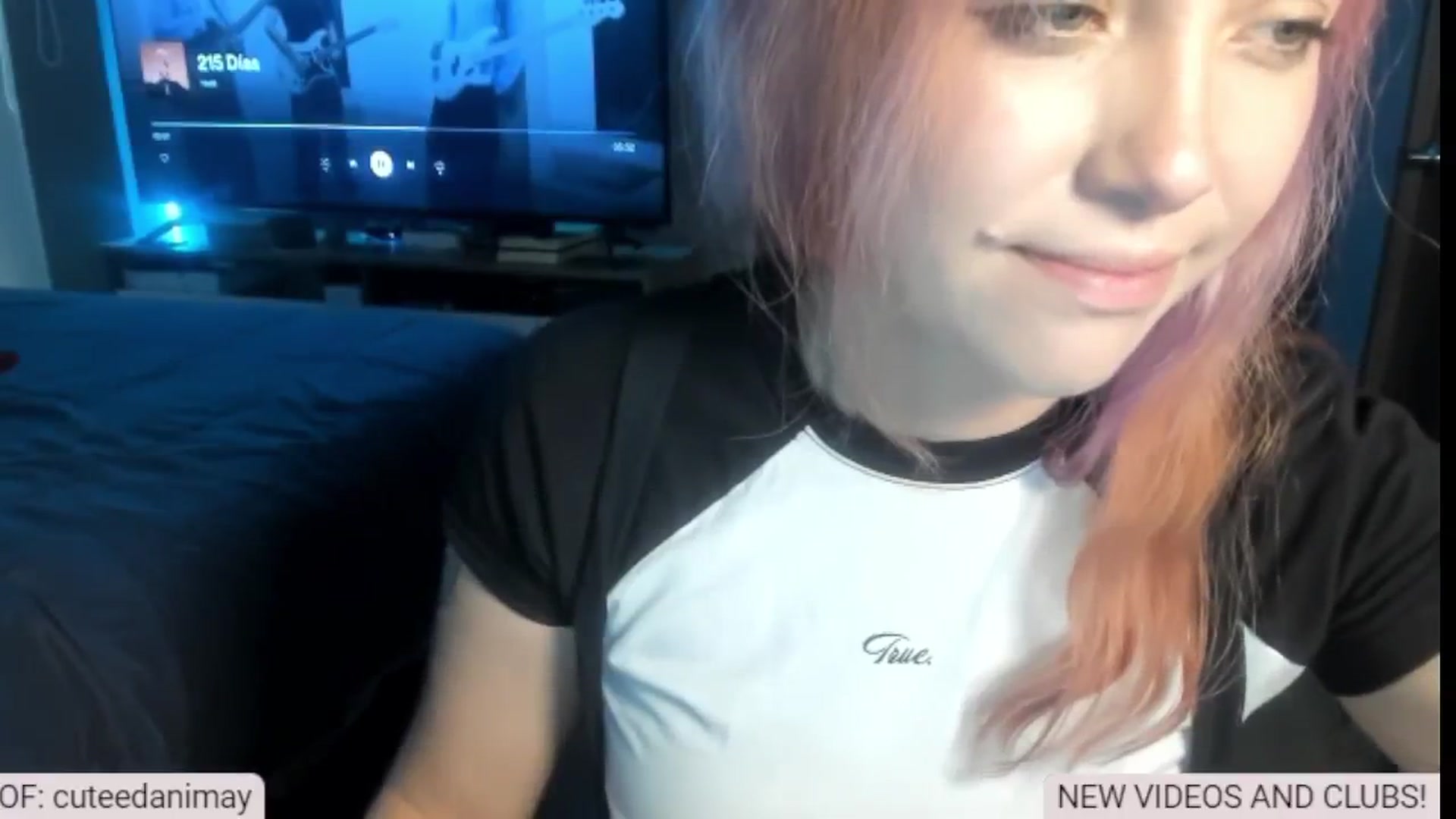 Gallery image thumbnail from aka_dani's myfreecams stream on, 01/07/2025, 20:13 image 3 of 20