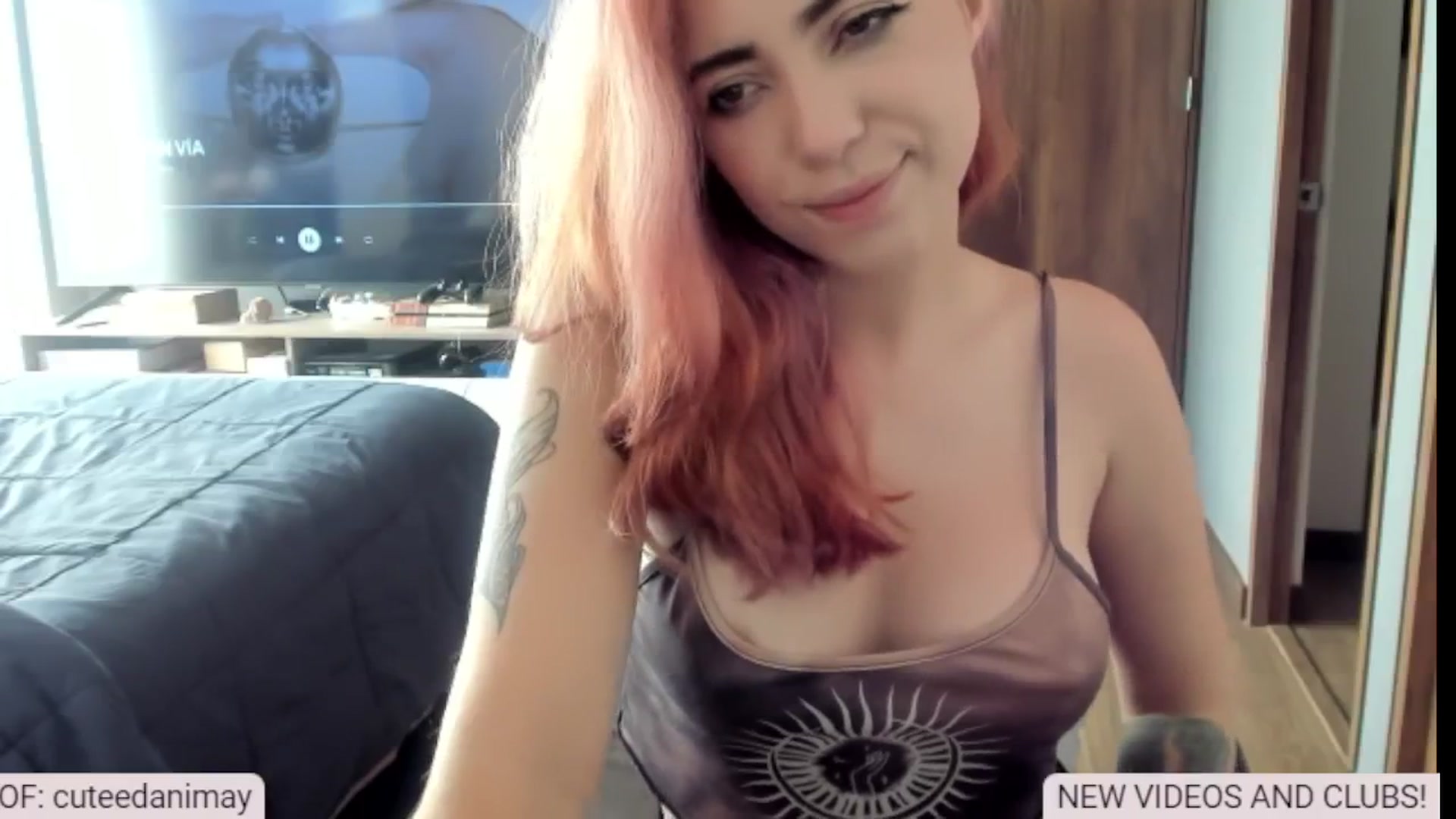 Gallery image thumbnail from aka_dani's myfreecams stream on, 01/08/2025, 17:47 image 18 of 20