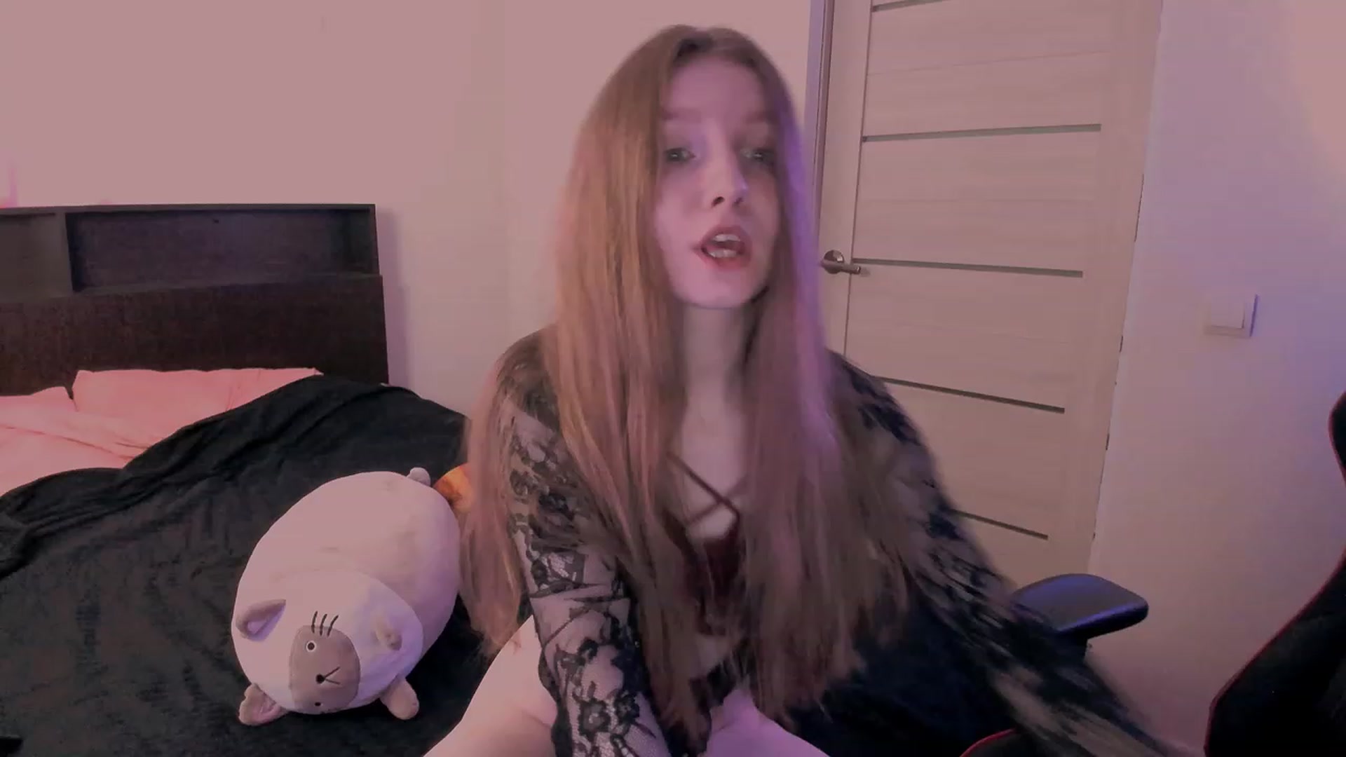 Gallery image thumbnail from al_ma's myfreecams stream on, 05/02/2023, 19:56 image 10 of 20