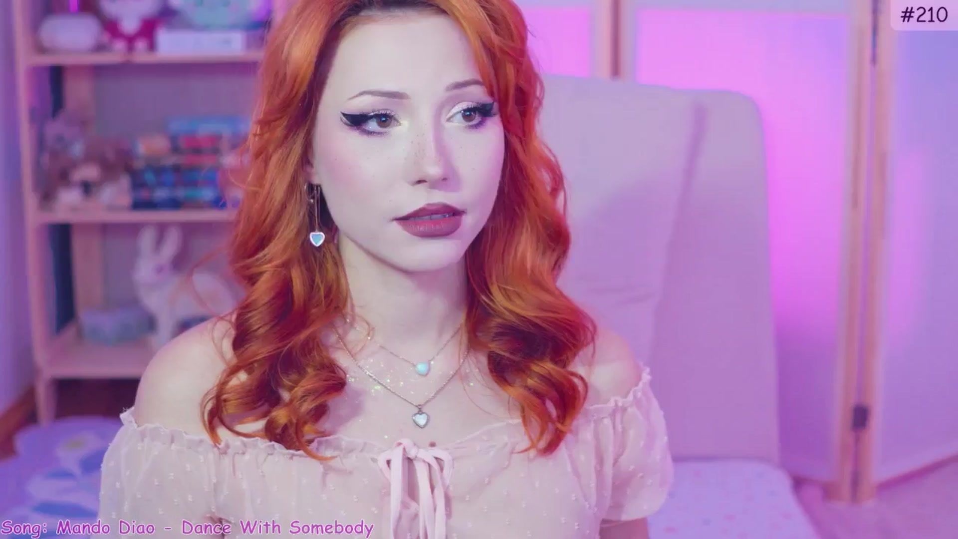 Gallery image thumbnail from alcoBirthday's myfreecams stream on, 10/04/2024, 08:52 image 9 of 20