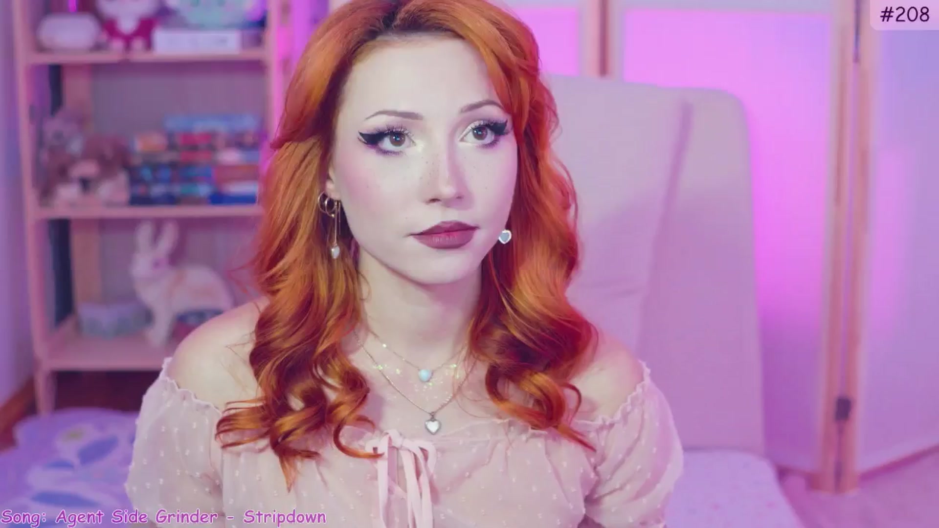 Gallery image thumbnail from alcoBirthday's myfreecams stream on, 10/04/2024, 08:52 image 6 of 20