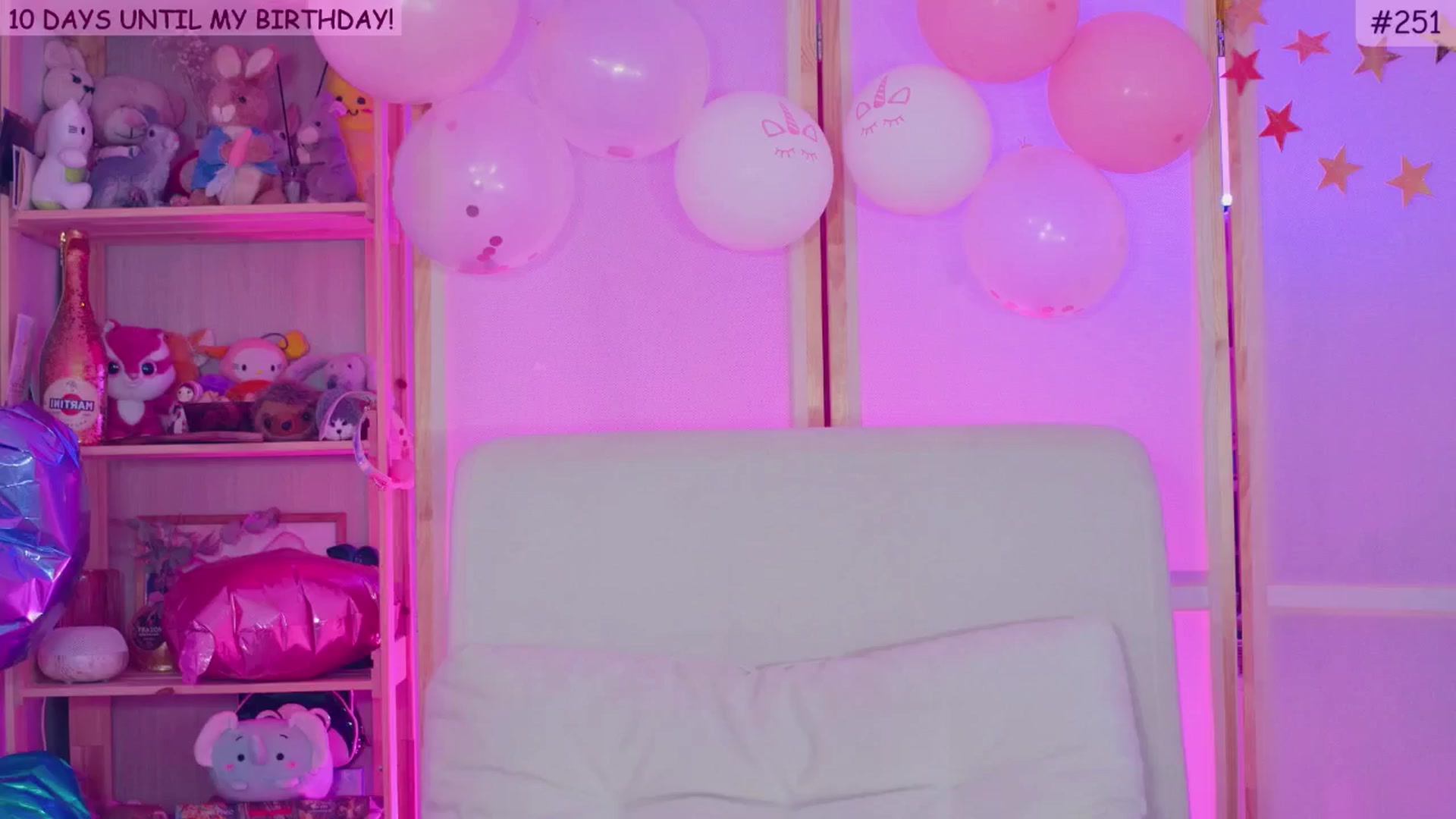 Gallery image thumbnail from alcoBirthday's myfreecams stream on, 10/14/2024, 06:22 image 17 of 20