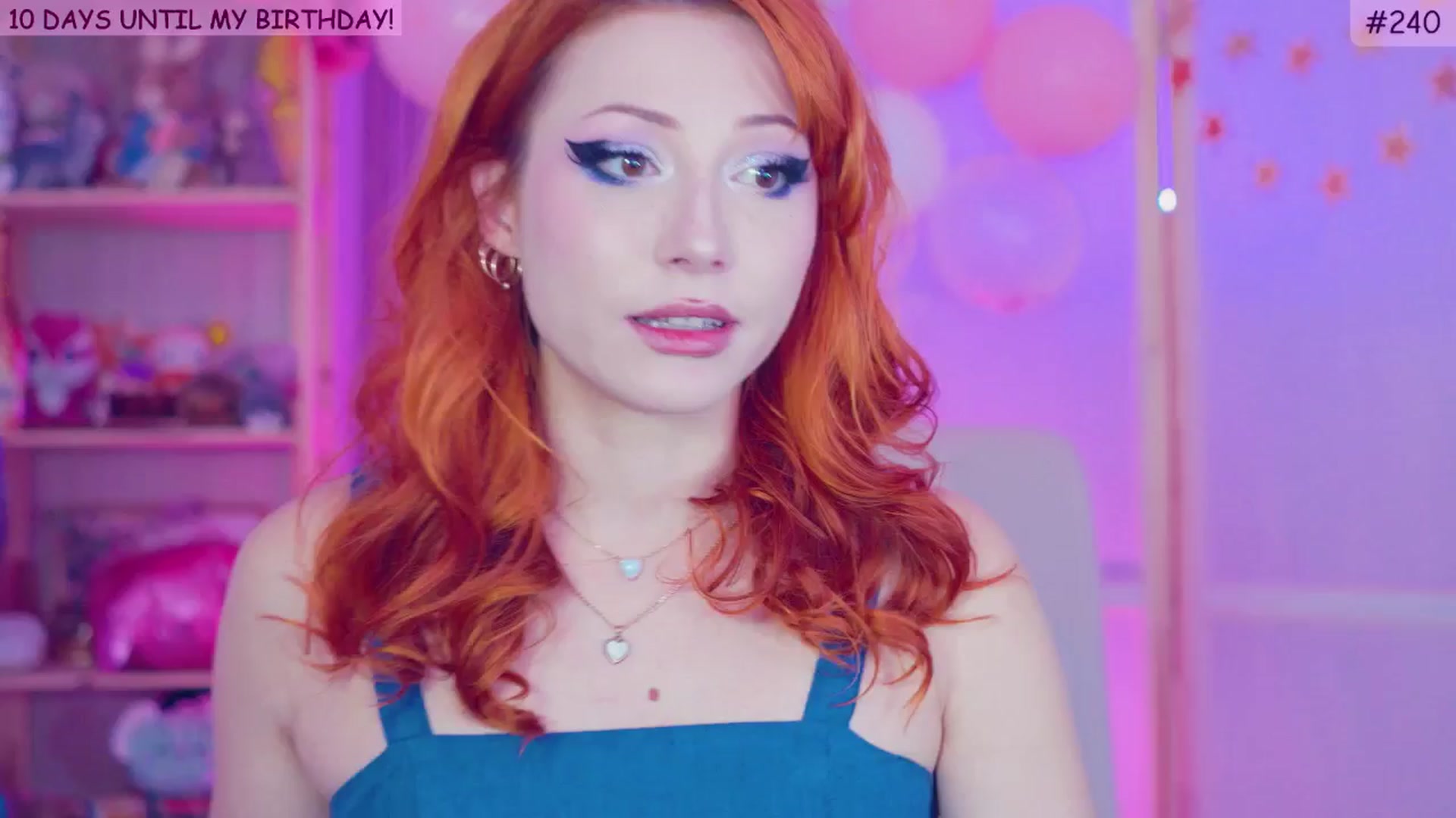 Gallery image thumbnail from alcoBirthday's myfreecams stream on, 10/14/2024, 10:25 image 8 of 20