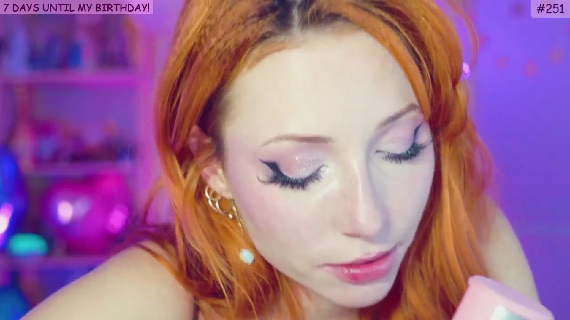 Gallery image thumbnail from alcoBirthday's myfreecams stream on, 10/17/2024, 14:07 image 10 of 20