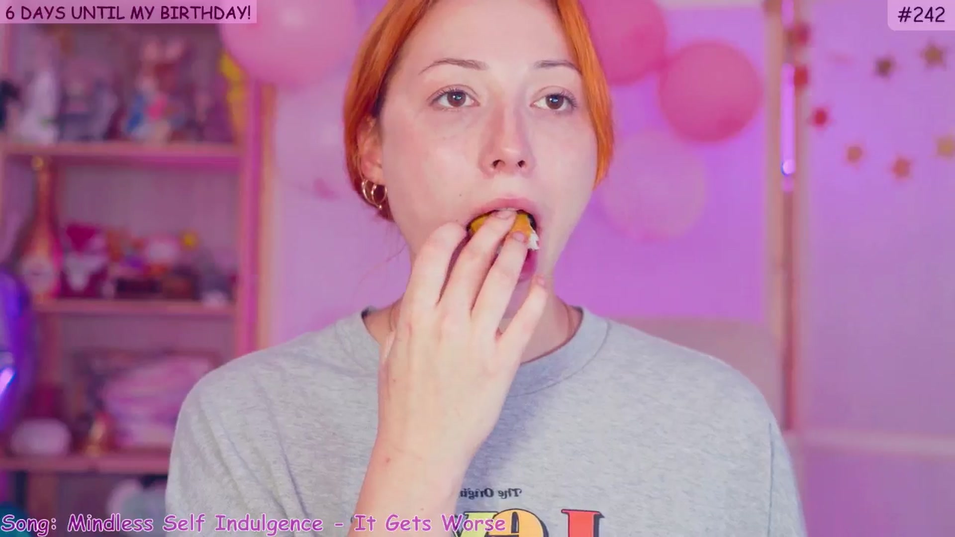 Gallery image thumbnail from alcoBirthday's myfreecams stream on, 10/18/2024, 08:01 image 11 of 20