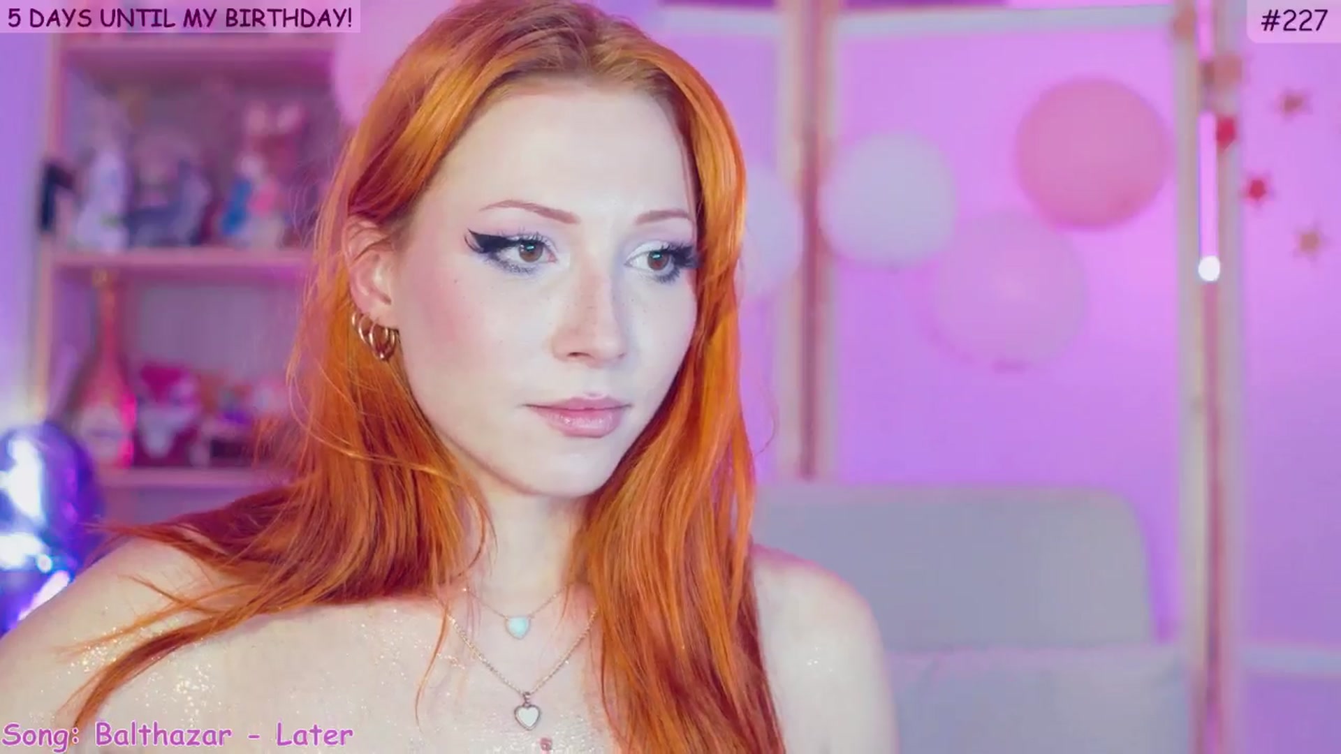 Gallery image thumbnail from alcoBirthday's myfreecams stream on, 10/19/2024, 11:38 image 16 of 20