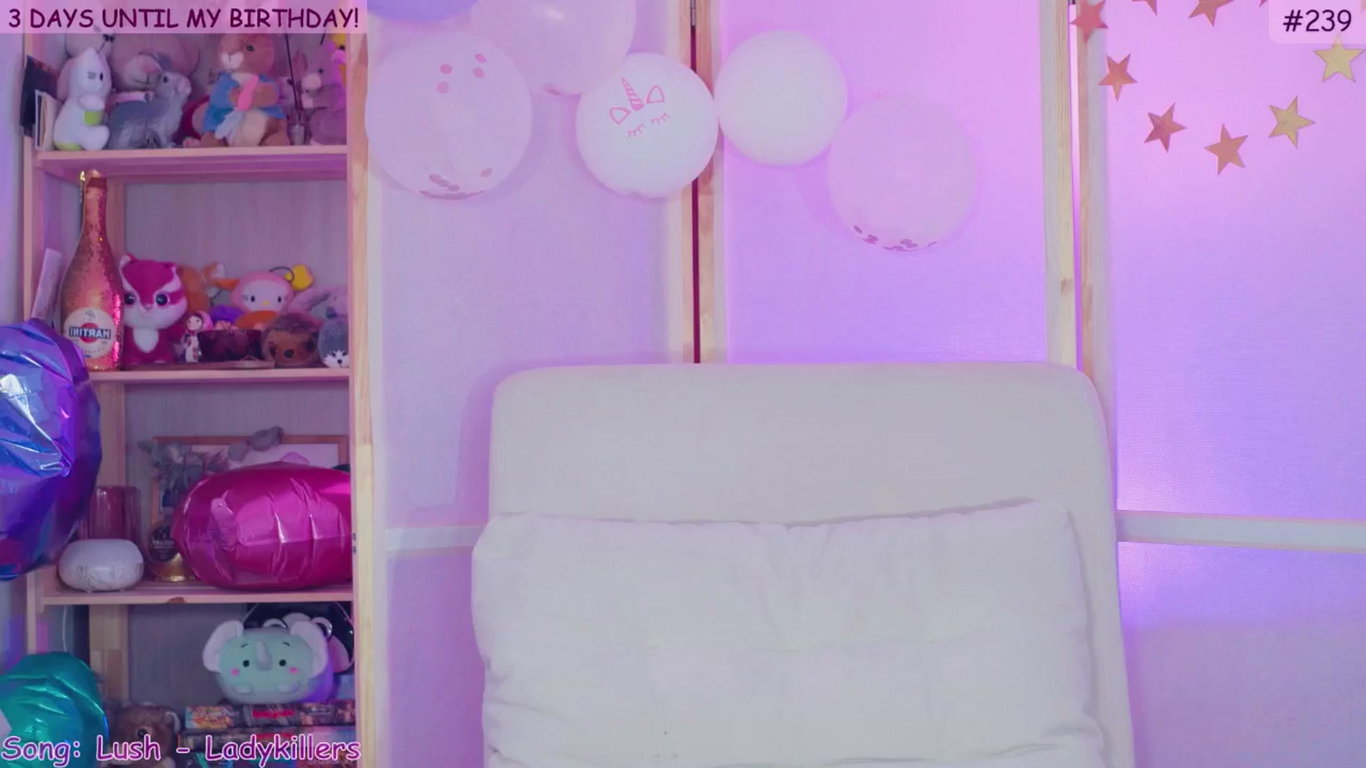 Gallery image thumbnail from alcoBirthday's myfreecams stream on, 10/21/2024, 09:49 image 5 of 20
