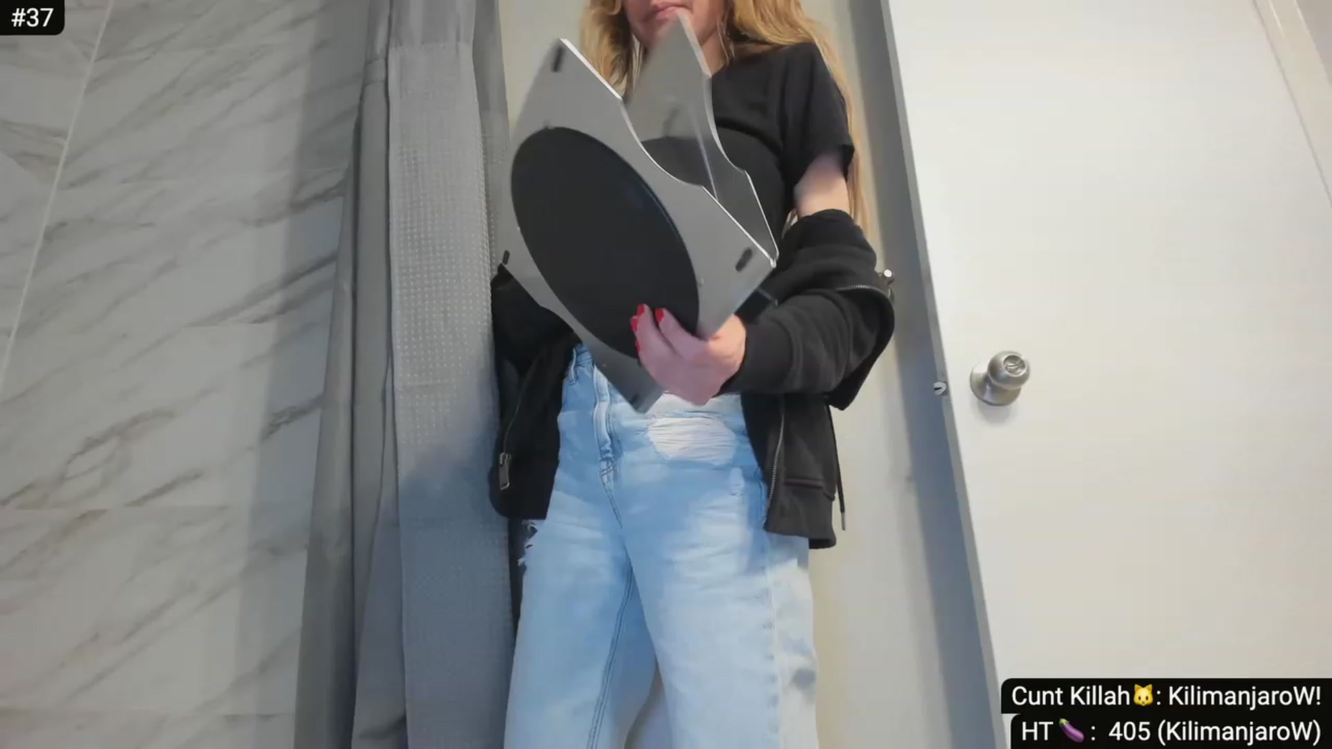 Gallery image thumbnail from aleXisTexas_'s myfreecams stream on, 11/29/2023, 05:17 image 9 of 20