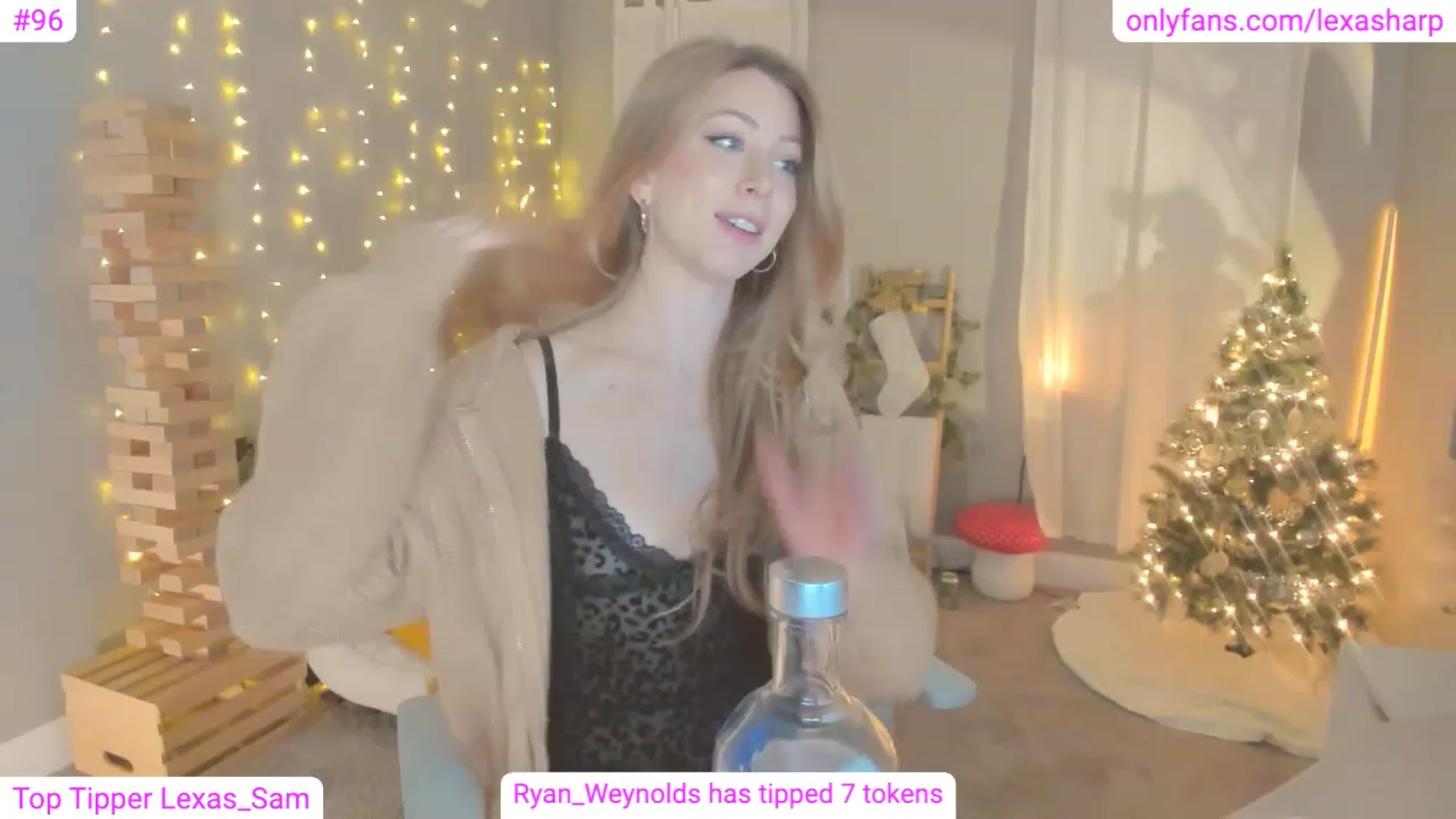 Gallery image thumbnail from alexasharp's myfreecams stream on, 12/17/2022, 05:08 image 5 of 20