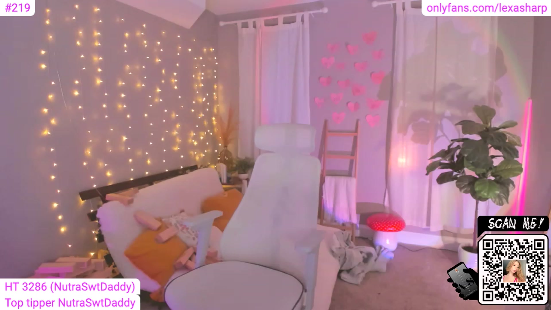 Gallery image thumbnail from alexasharp's myfreecams stream on, 03/18/2023, 05:23 image 9 of 20
