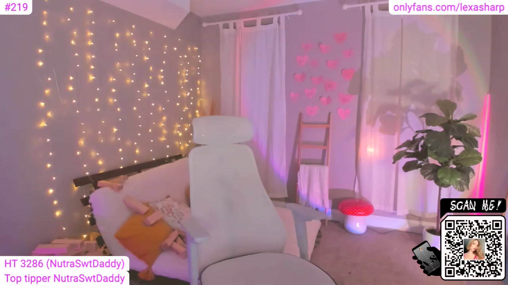 Gallery image thumbnail from alexasharp's myfreecams stream on, 03/18/2023, 05:23 image 10 of 20