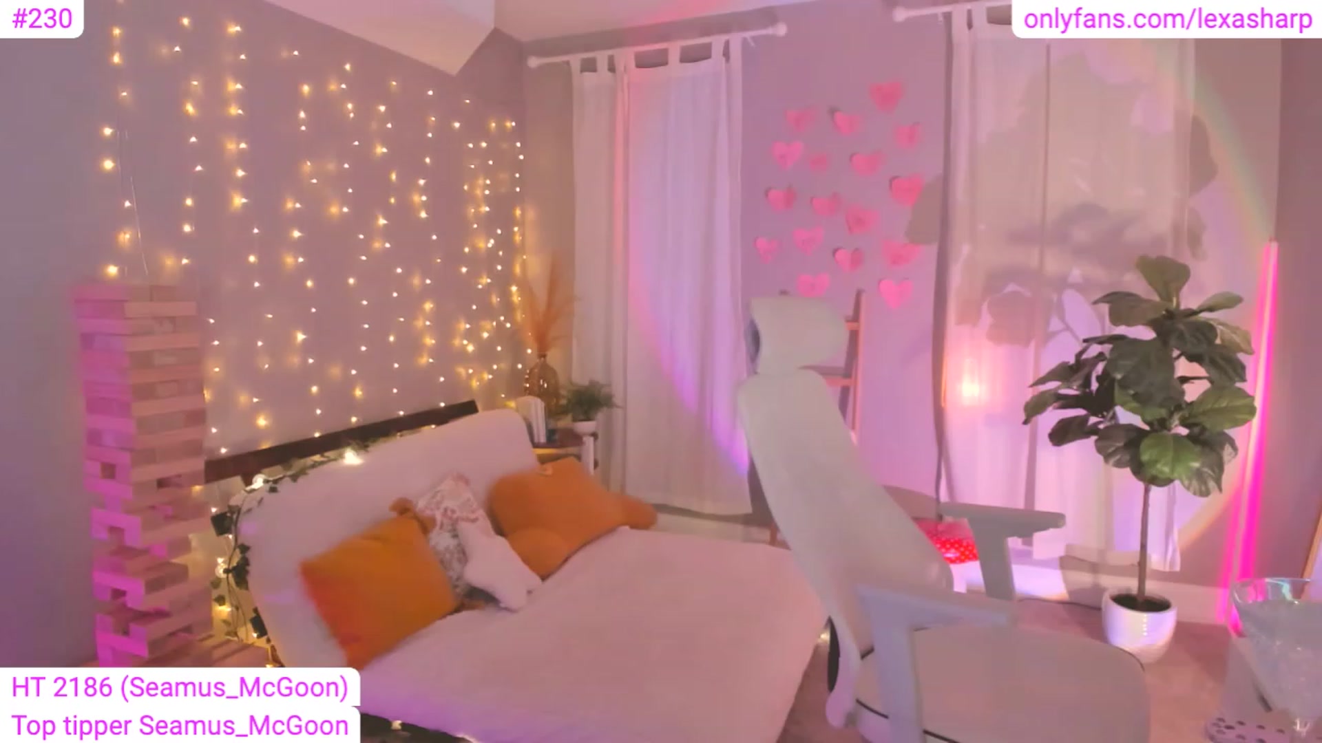 Gallery image thumbnail from alexasharp's myfreecams stream on, 03/24/2023, 24:16 image 17 of 20