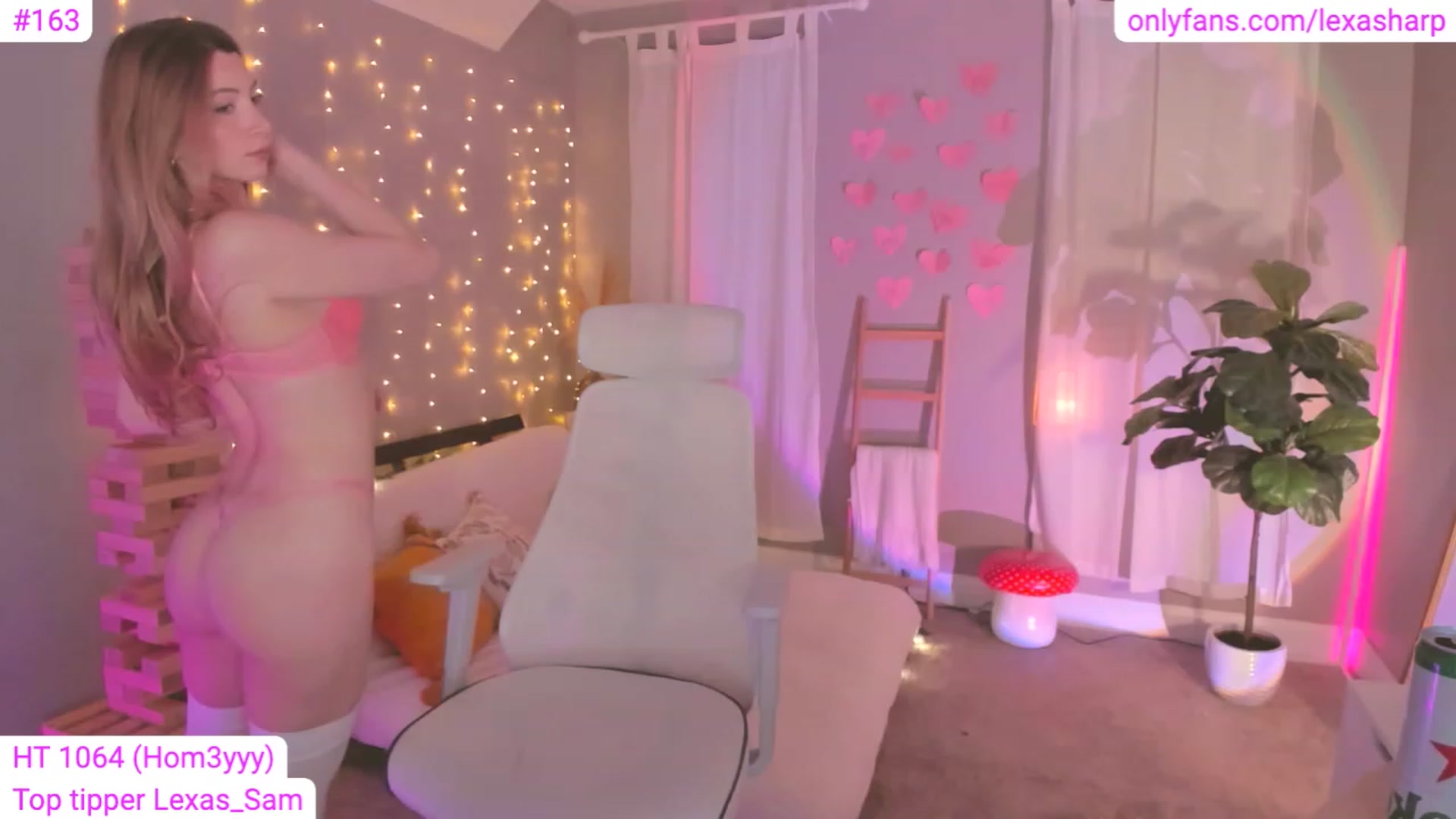 Gallery image thumbnail from alexasharp's myfreecams stream on, 03/25/2023, 02:14 image 18 of 20