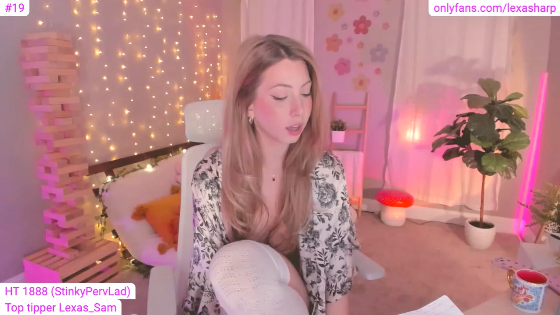 Gallery image thumbnail from alexasharp's myfreecams stream on, 04/05/2023, 02:23 image 12 of 20