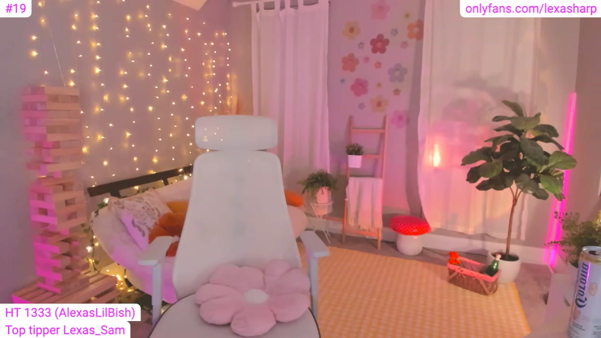 Gallery image thumbnail from alexasharp's myfreecams stream on, 04/14/2023, 03:00 image 10 of 20