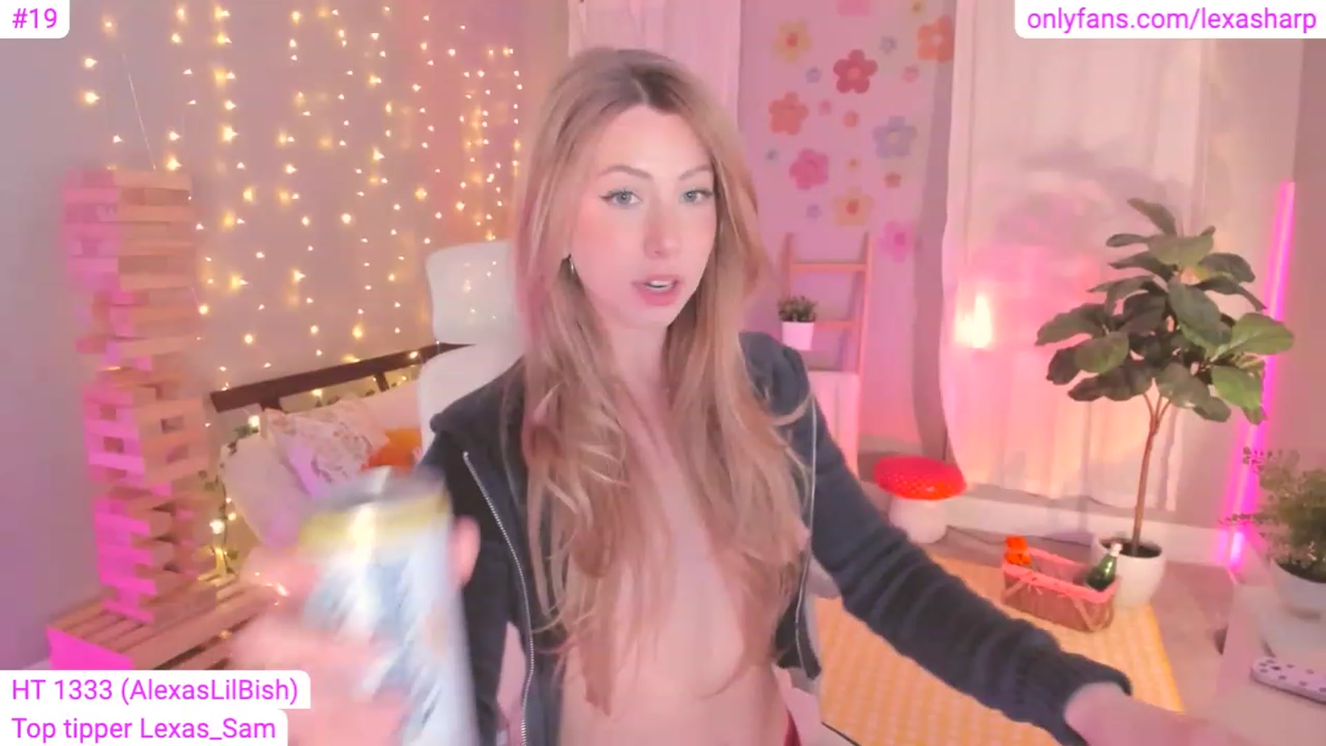 Gallery image thumbnail from alexasharp's myfreecams stream on, 04/14/2023, 03:00 image 17 of 20