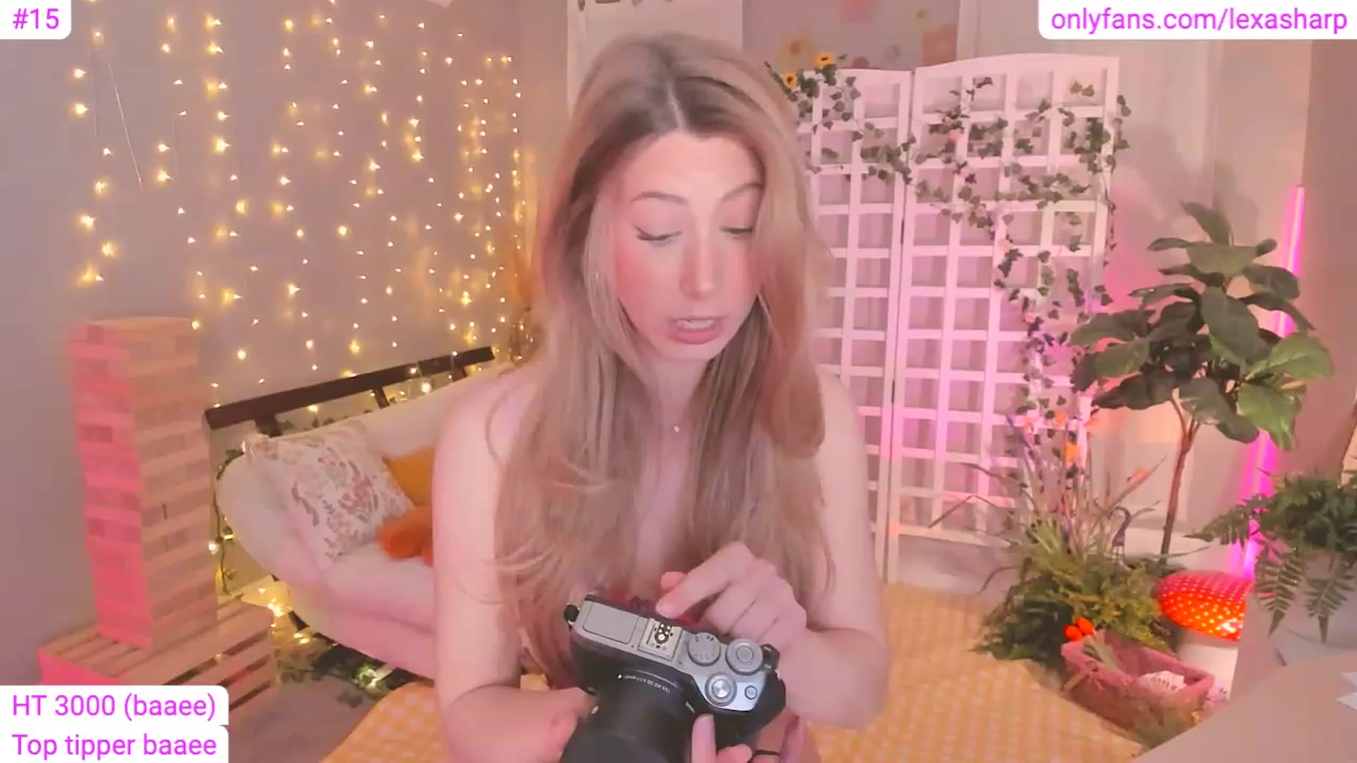 Gallery image thumbnail from alexasharp's myfreecams stream on, 04/19/2023, 24:03 image 18 of 20