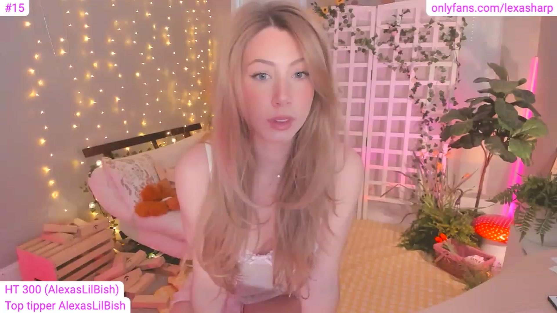 Gallery image thumbnail from alexasharp's myfreecams stream on, 04/19/2023, 24:03 image 4 of 20
