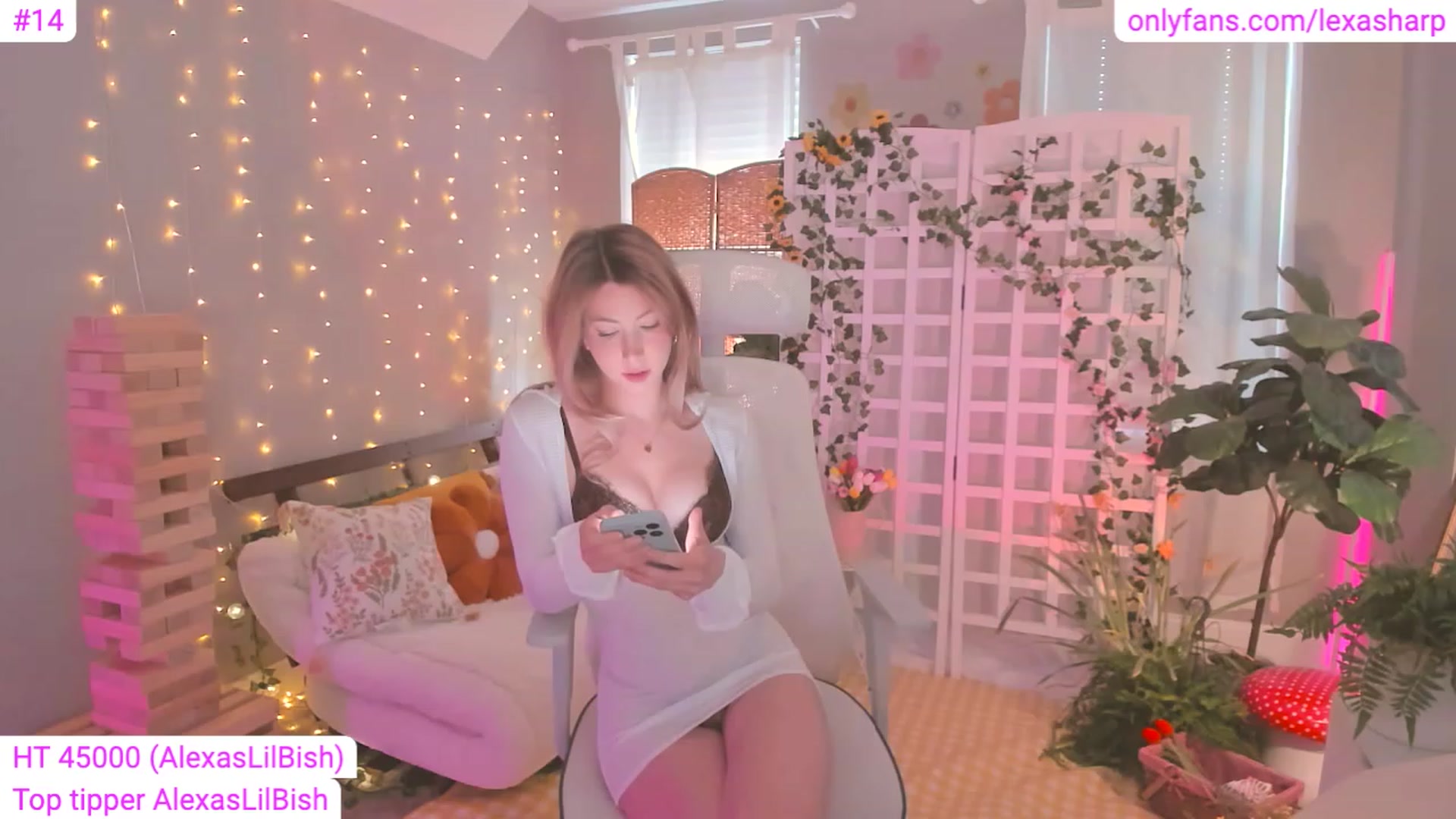 Gallery image thumbnail from alexasharp's myfreecams stream on, 04/24/2023, 20:31 image 12 of 20