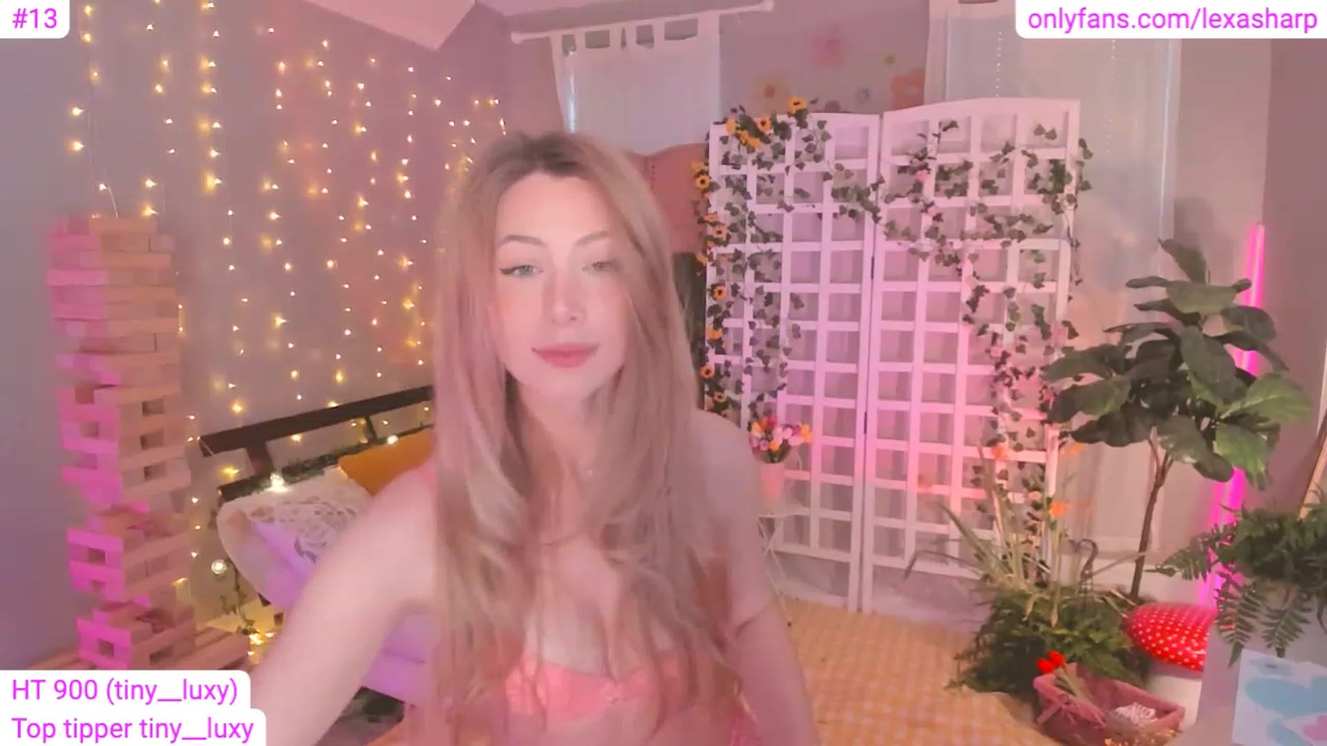 Gallery image thumbnail from alexasharp's myfreecams stream on, 04/28/2023, 24:01 image 5 of 20