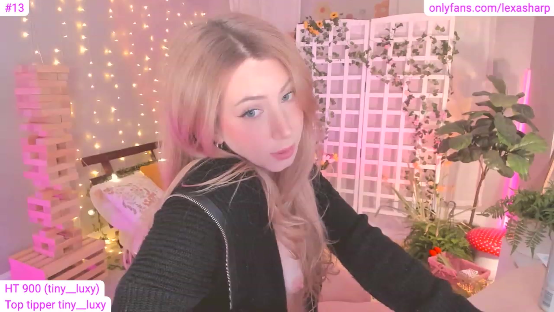 Gallery image thumbnail from alexasharp's myfreecams stream on, 04/28/2023, 03:17 image 4 of 20