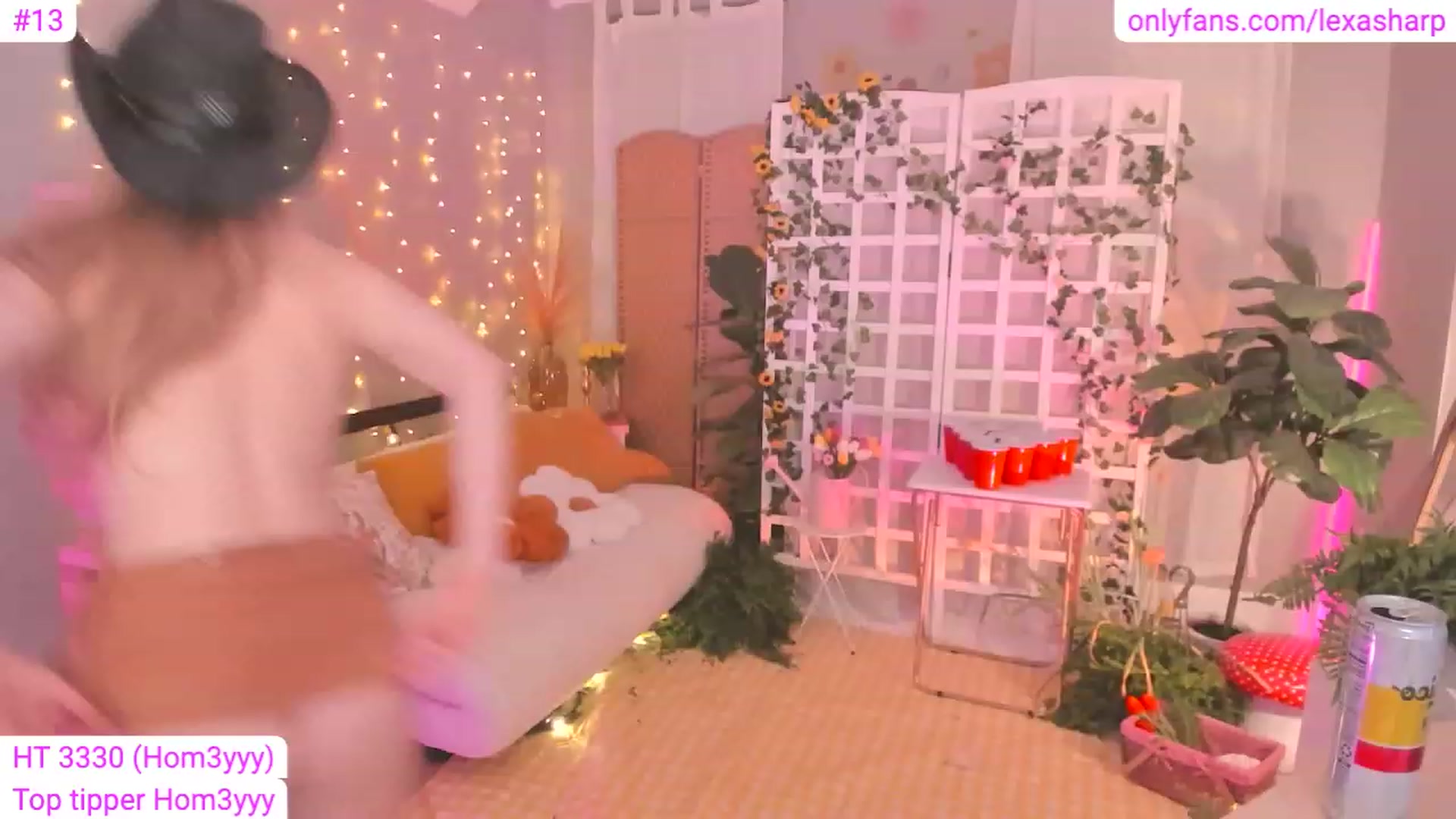 Gallery image thumbnail from alexasharp's myfreecams stream on, 05/01/2023, 03:51 image 19 of 20